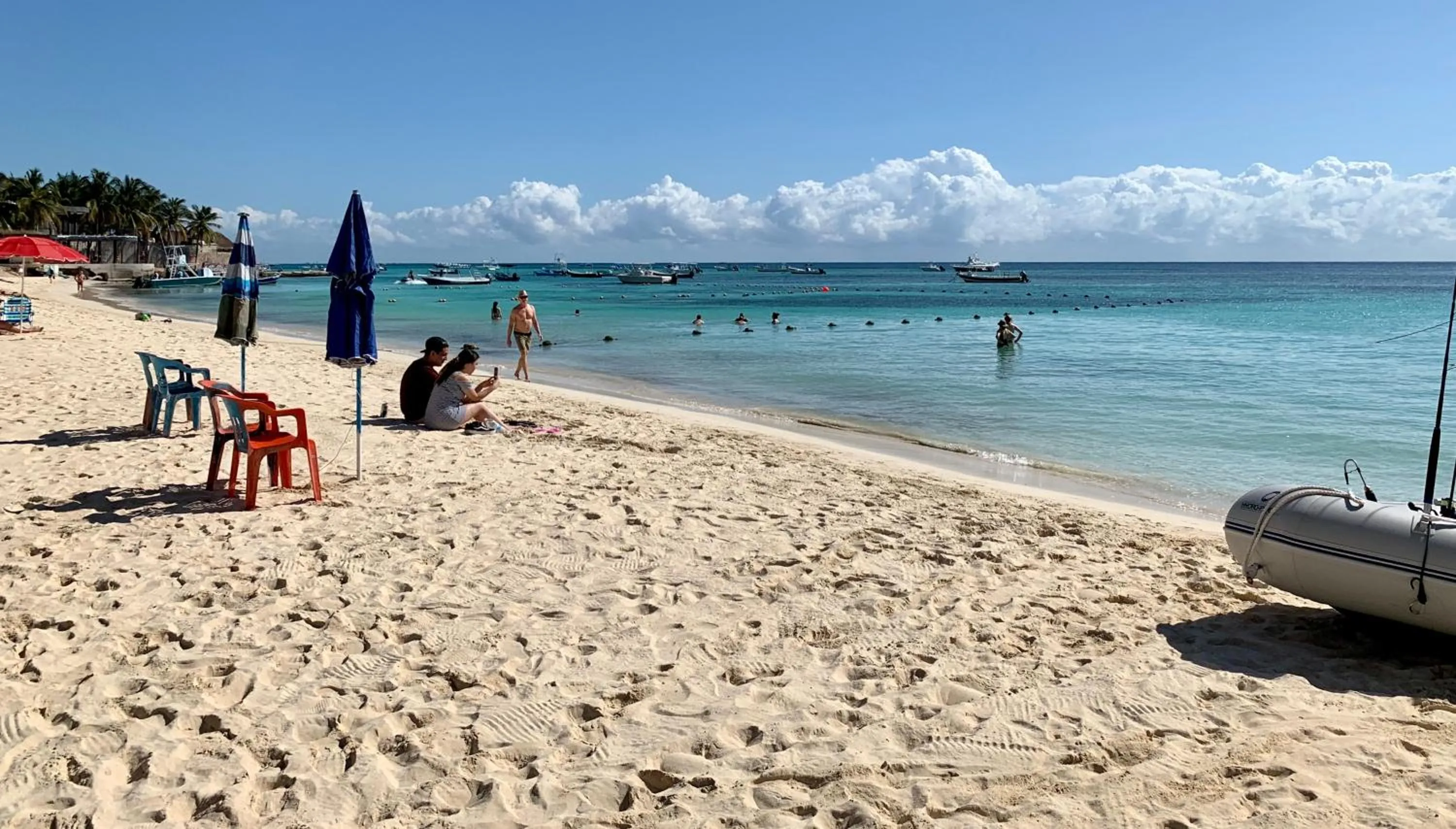 People in Suites Fenicia