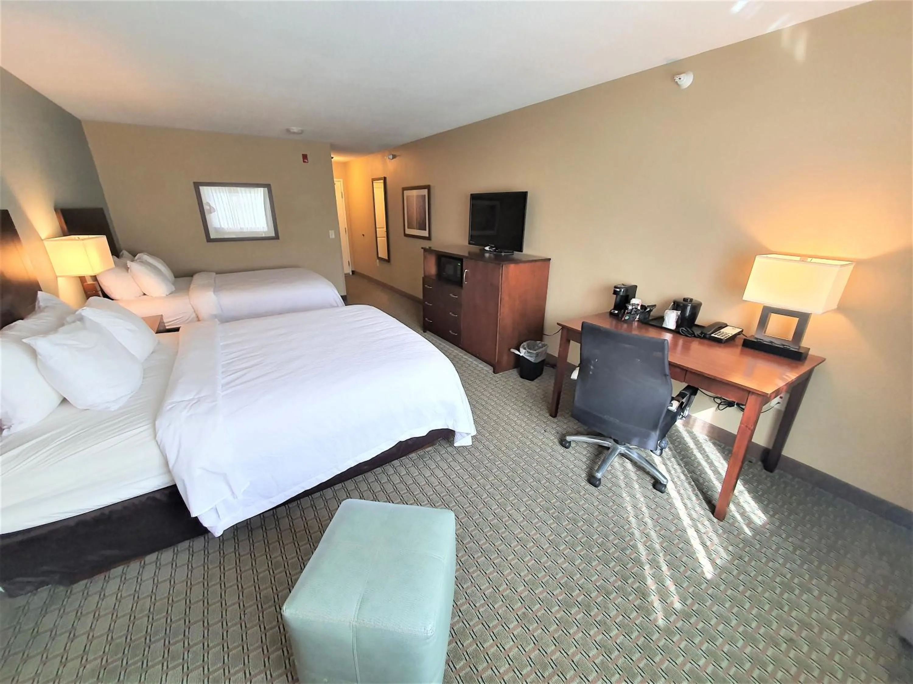 Bed in AmeriVu Inn and Suites - Chisago City