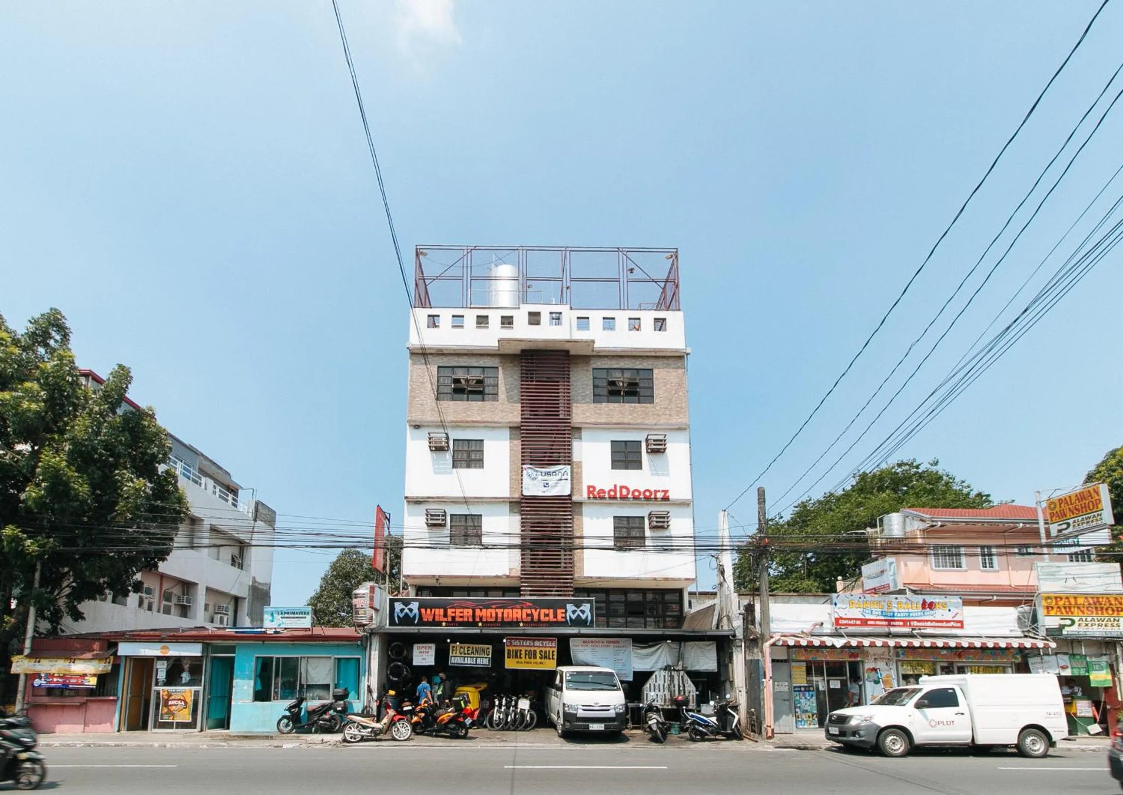 Property building in RedDoorz at CAA Road Las Pinas