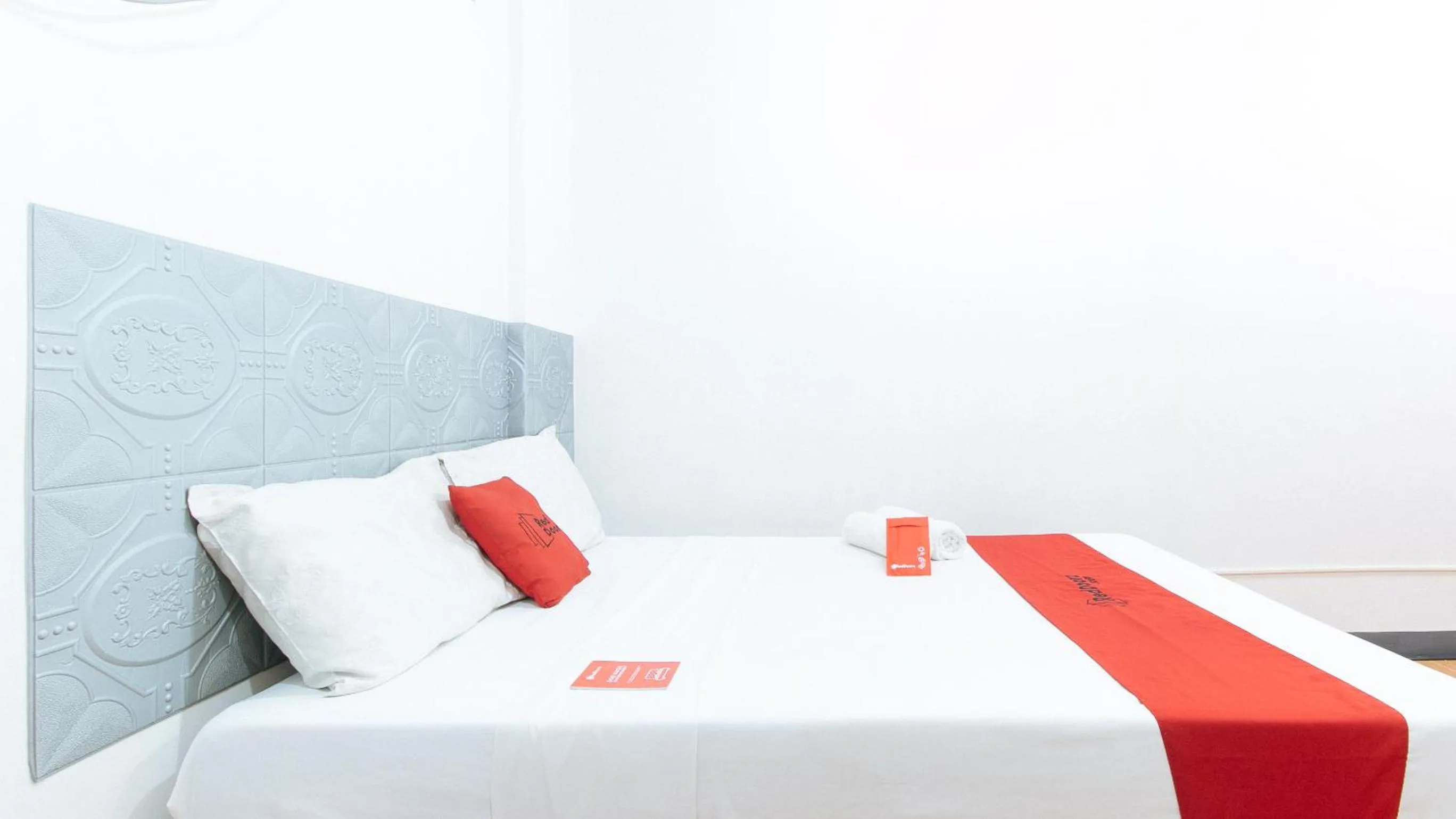 Bedroom, Bed in RedDoorz at CAA Road Las Pinas