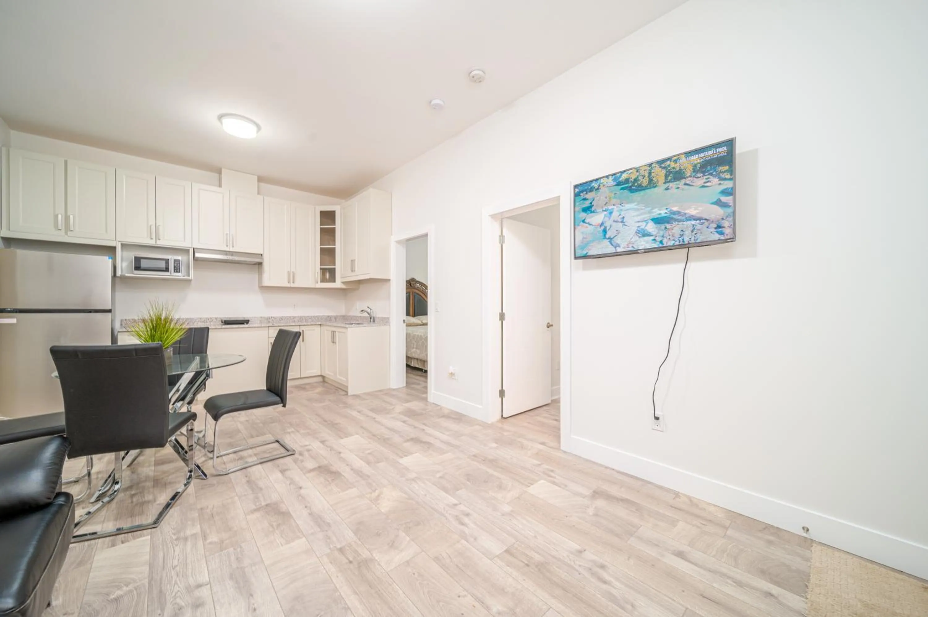 Communal lounge/ TV room in Sun suite