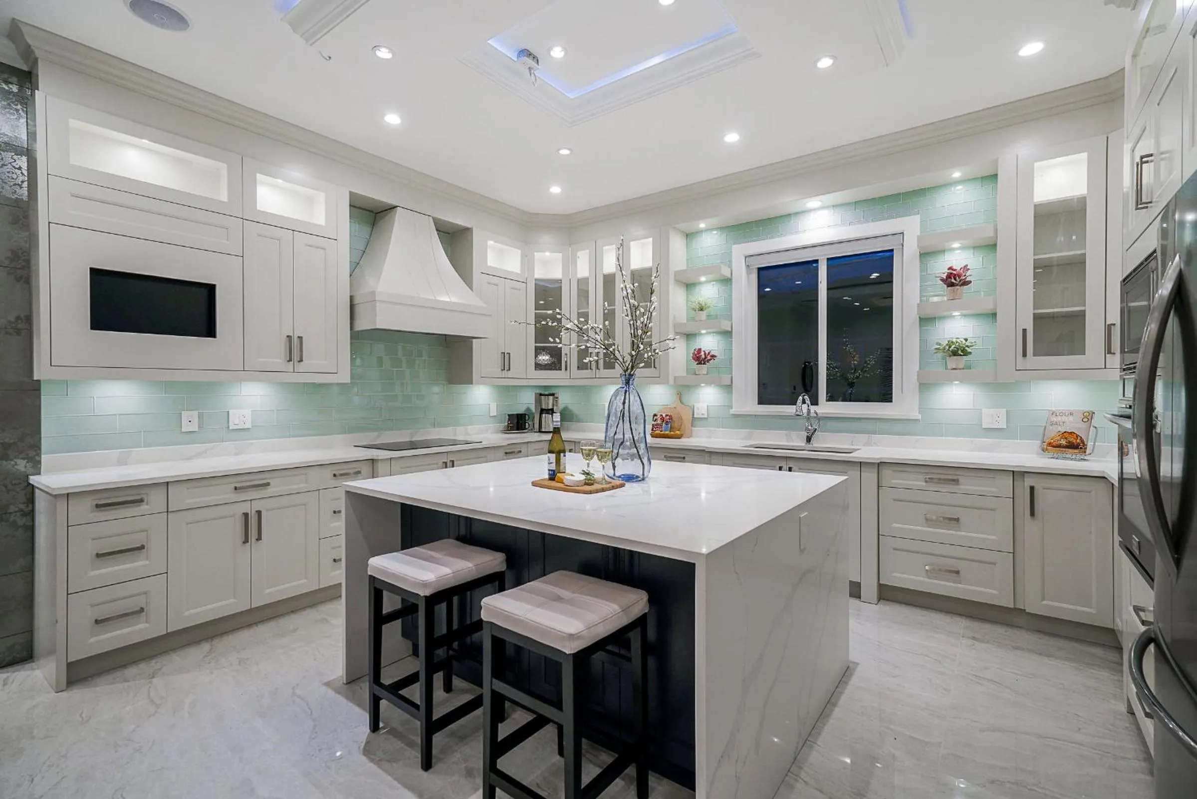 Kitchen or kitchenette in Sun suite