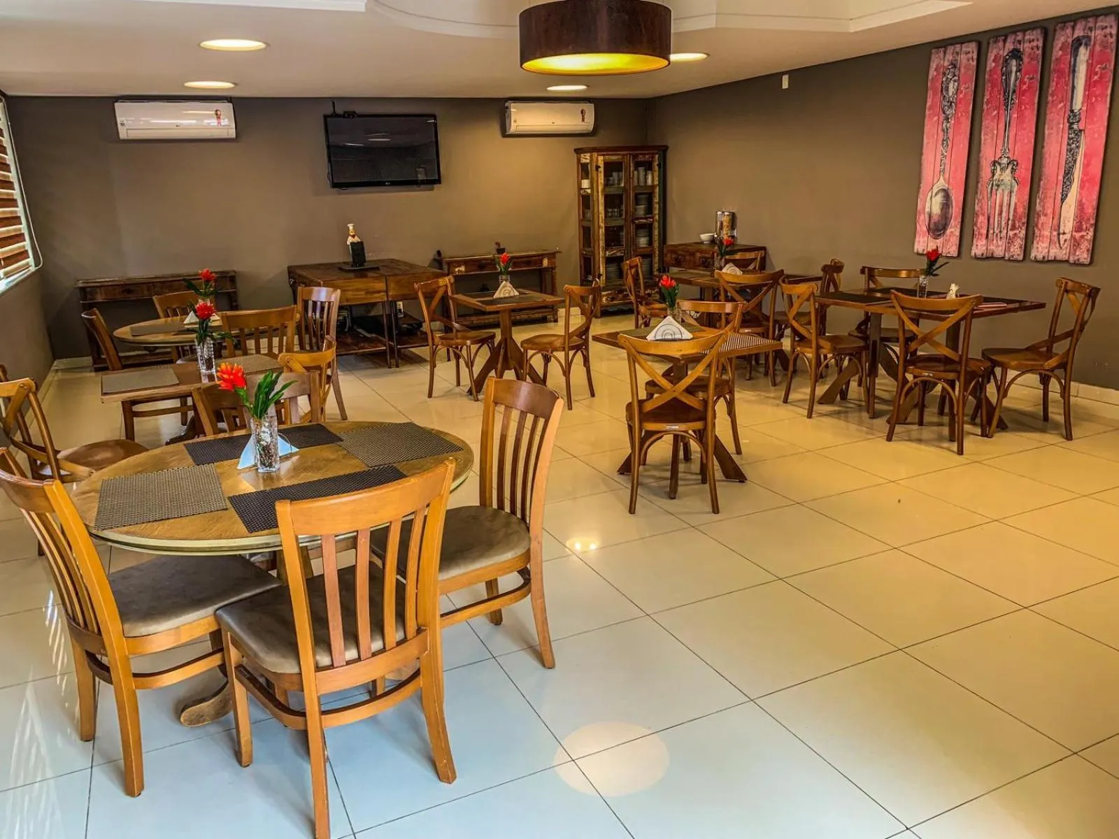 Restaurant/places to eat in Hotel Piratininga Avenida Amazonas - Rondonópolis