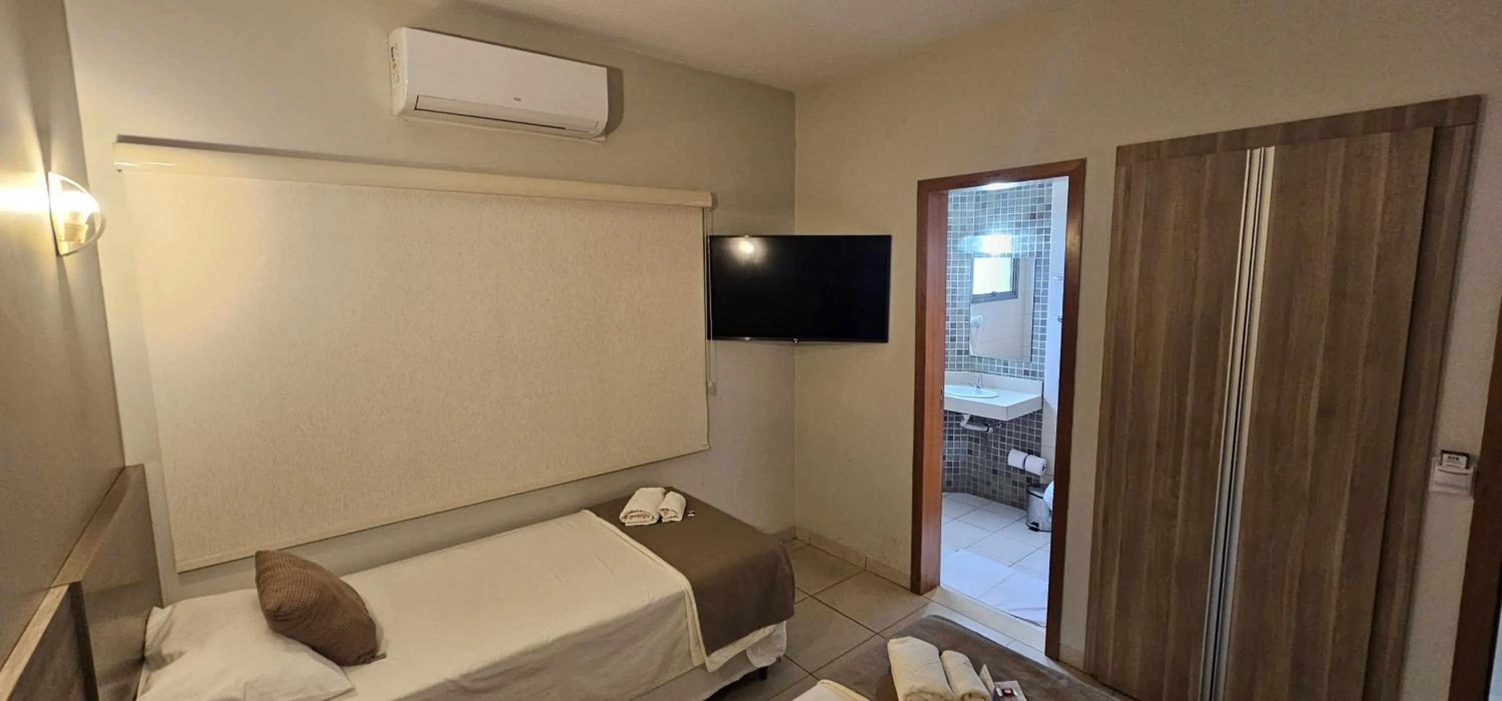 Bedroom, Bed in Hotel Piratininga Avenida Amazonas - Rondonópolis