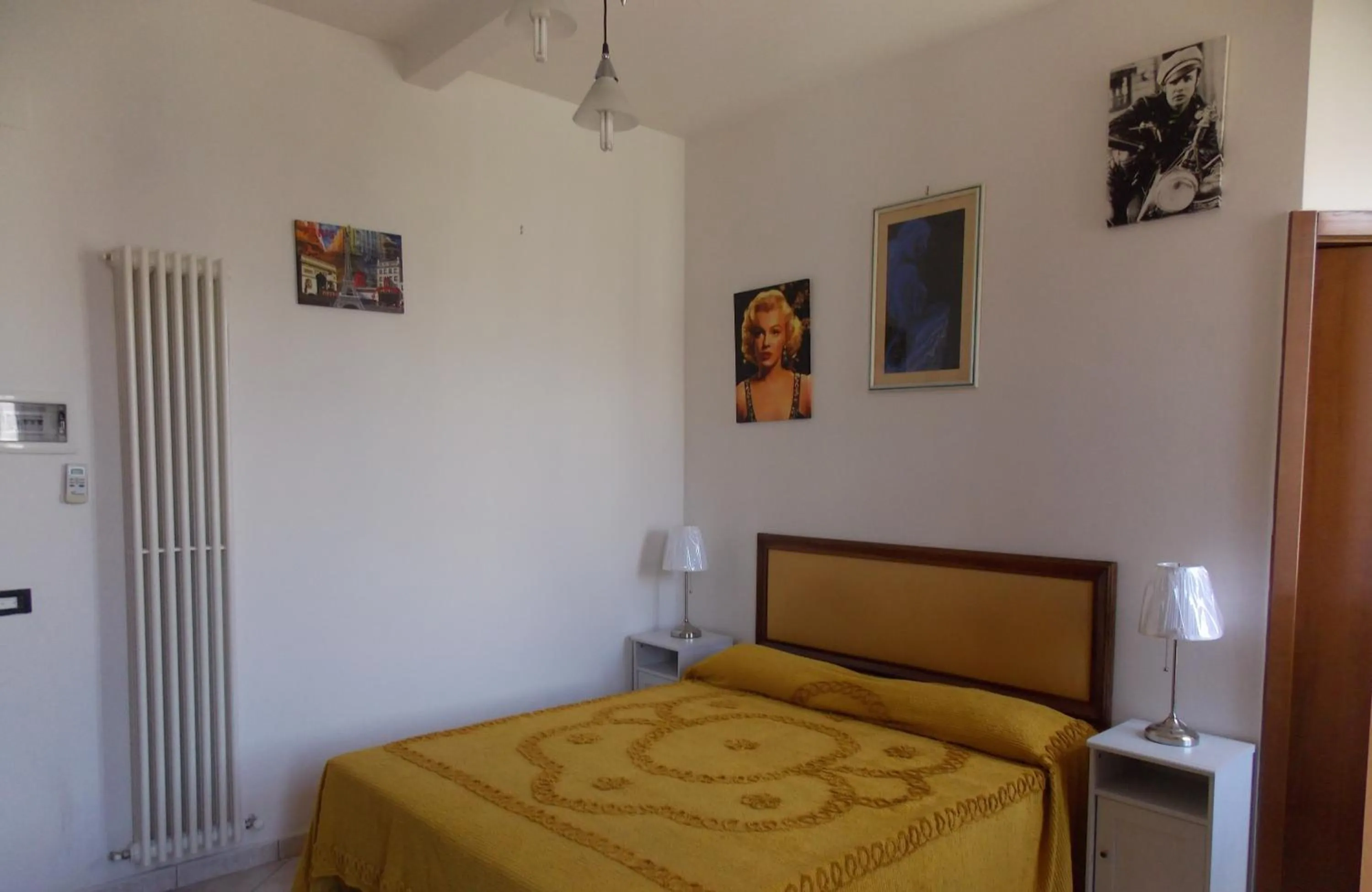 Decorative detail, Bed in Il Gatto Con Gli Stivali - Affittacamere