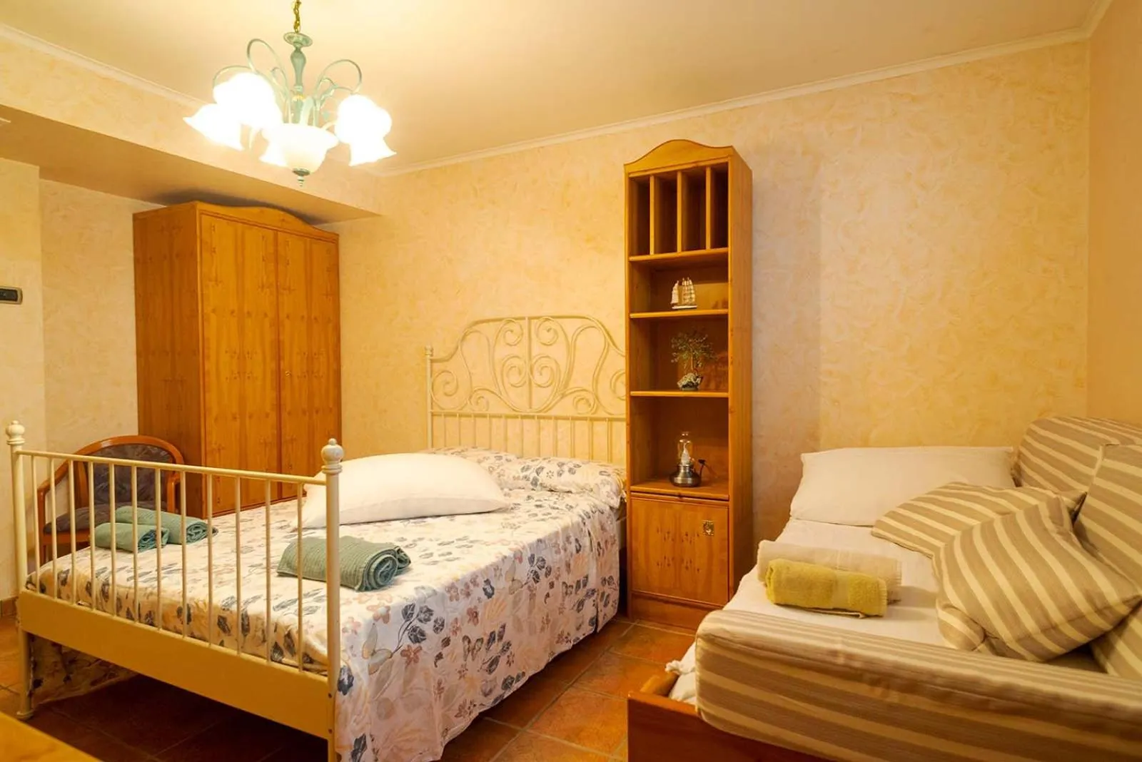 Bed in Villa Grandiosa FC