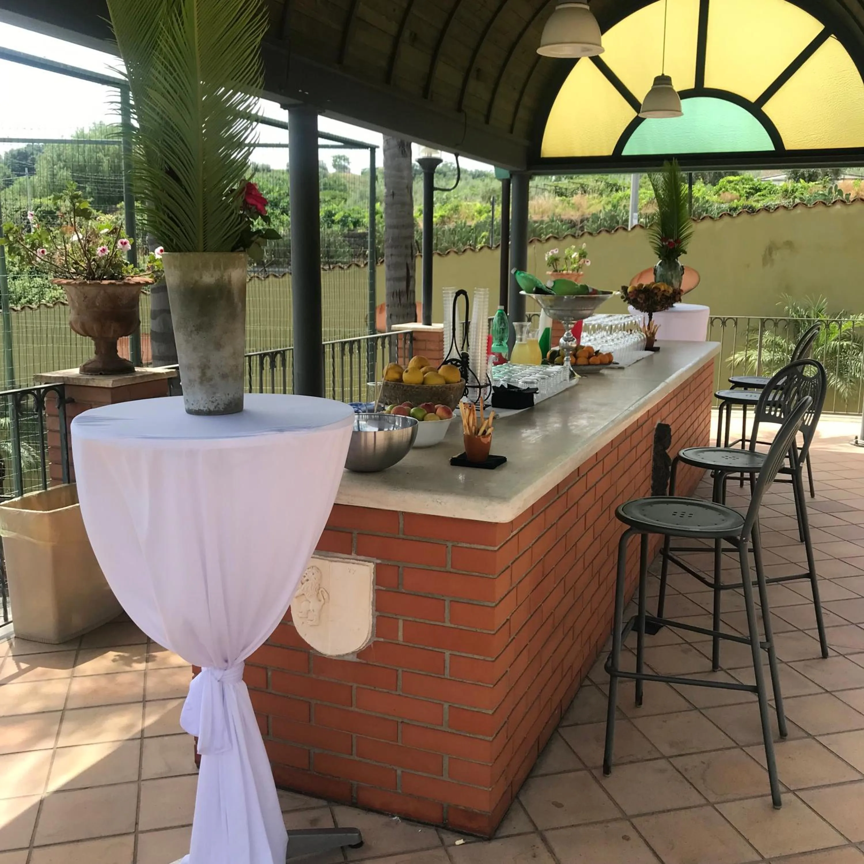 Restaurant/places to eat in Villa Grandiosa FC