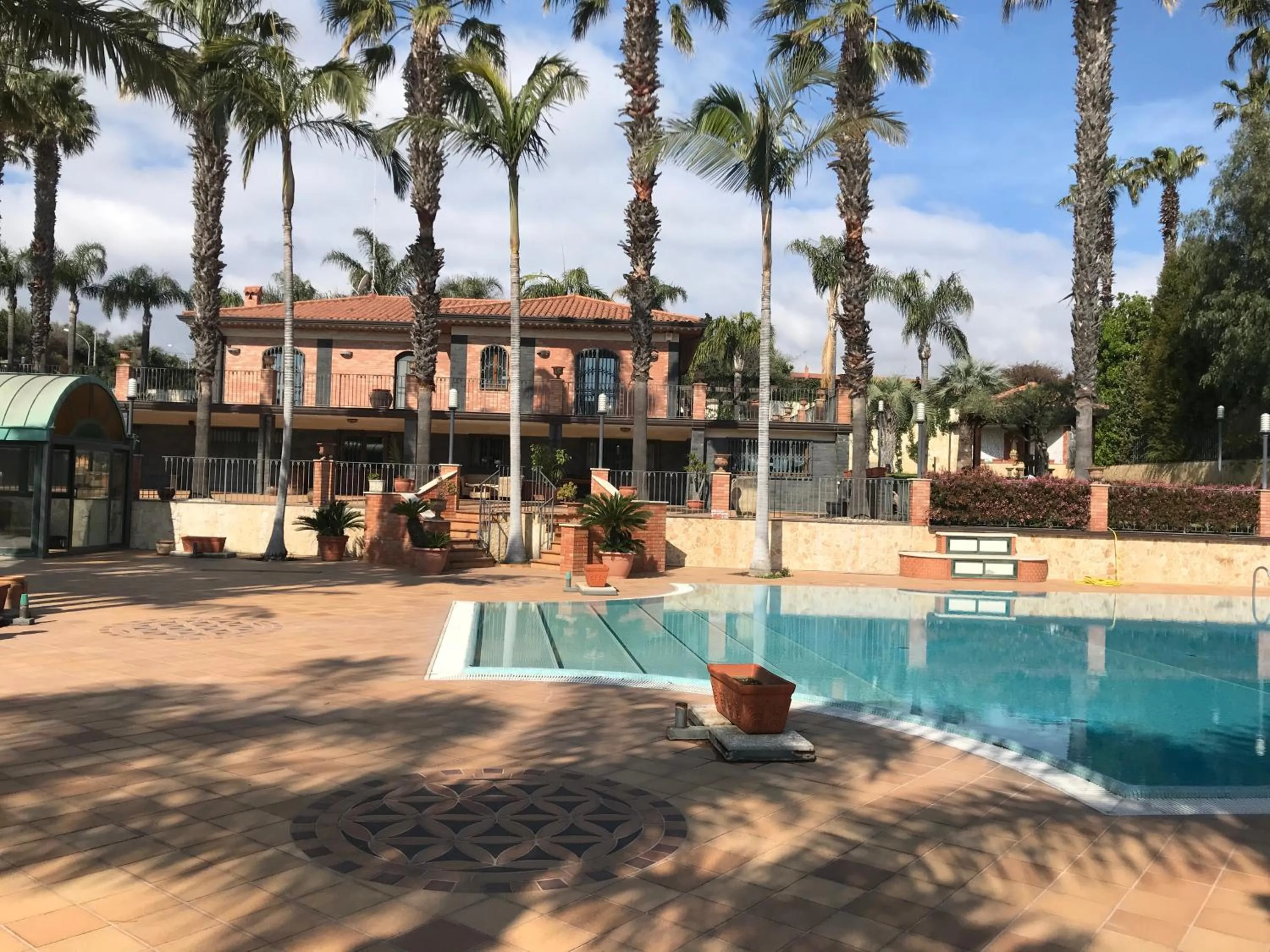 Swimming pool in Villa Grandiosa FC