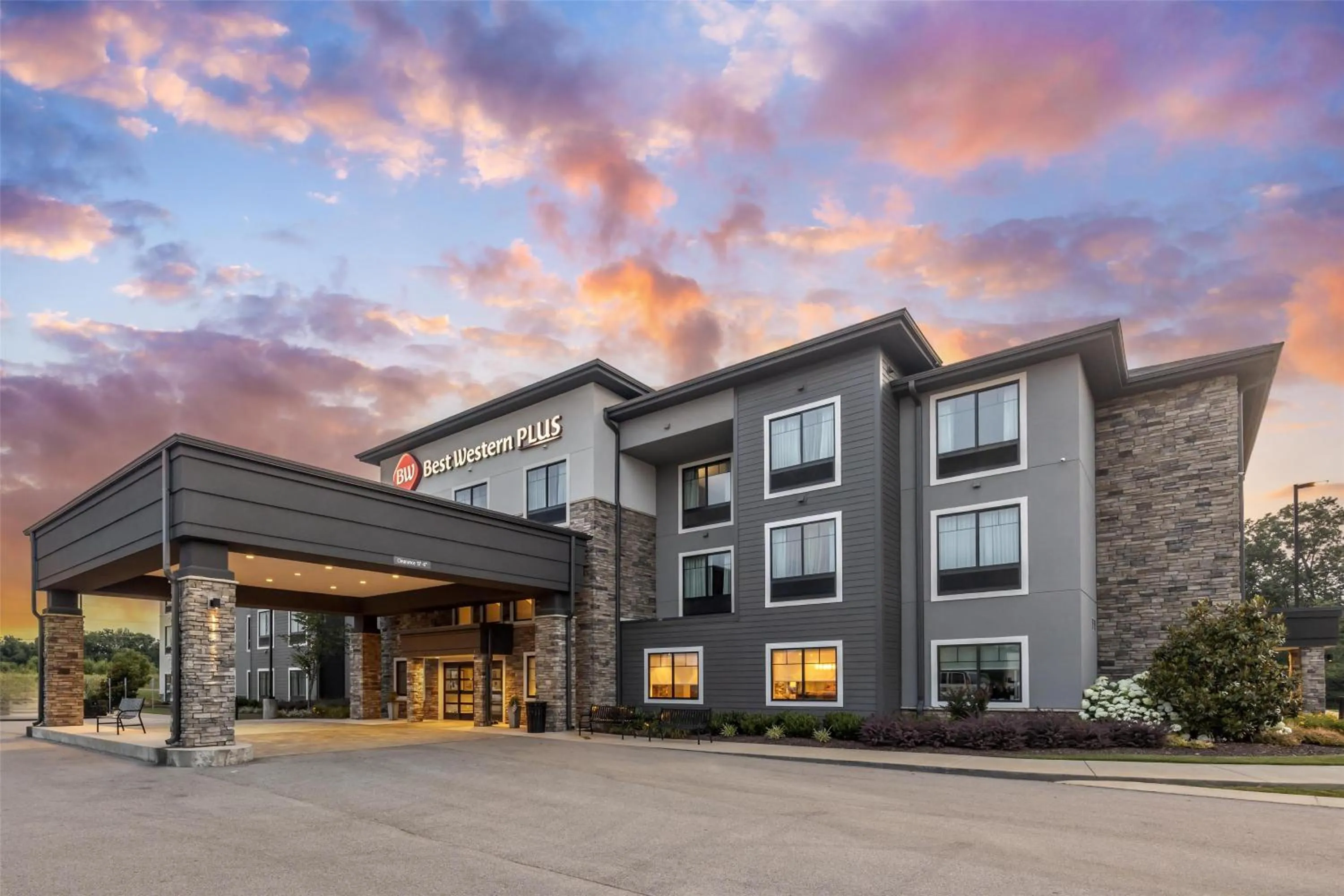 Property building in Best Western Plus Lawrenceburg