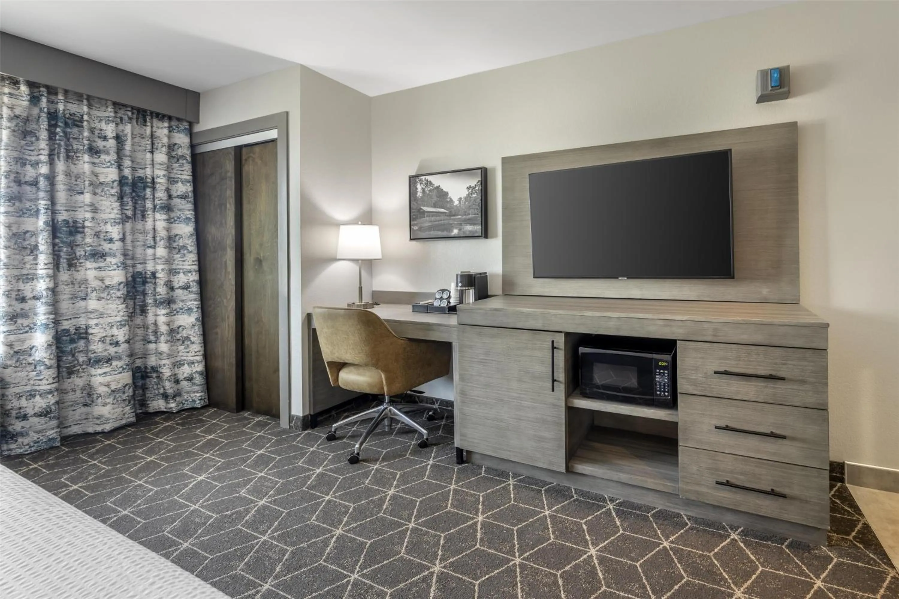 Bedroom in Best Western Plus Lawrenceburg