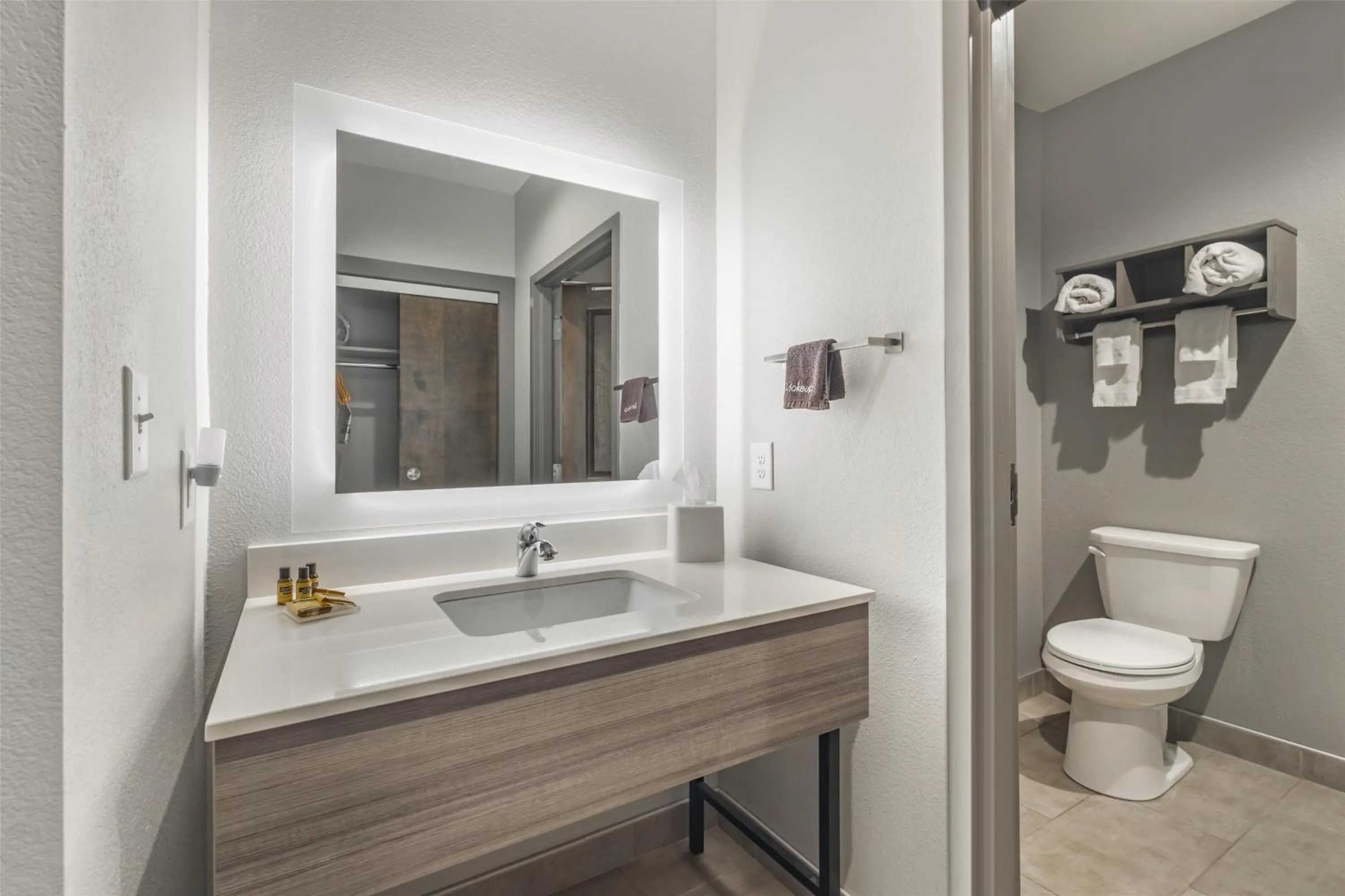 Bathroom in Best Western Plus Lawrenceburg