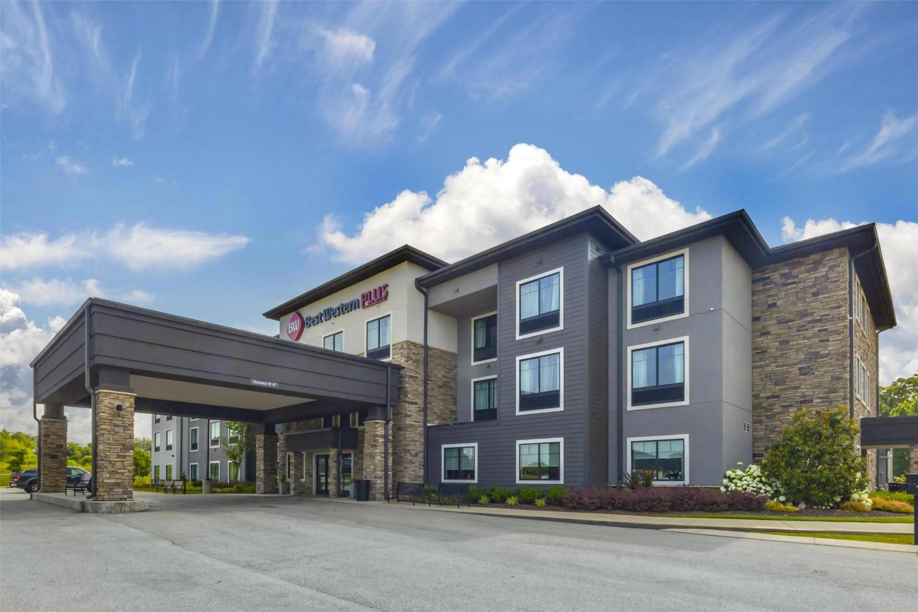 Property building in Best Western Plus Lawrenceburg
