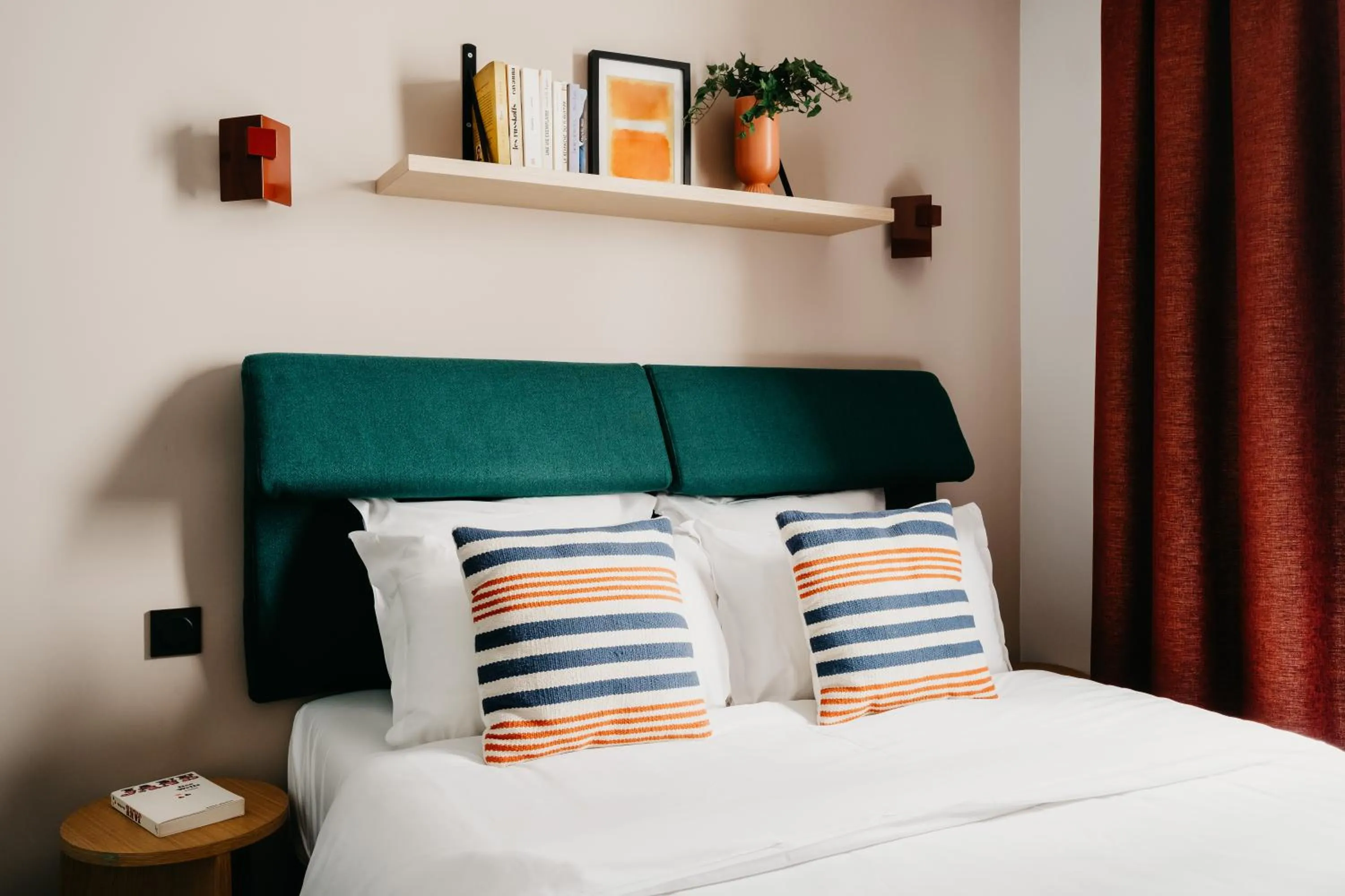 Bedroom, Bed in Edgar Suites Auteuil - Le Marois