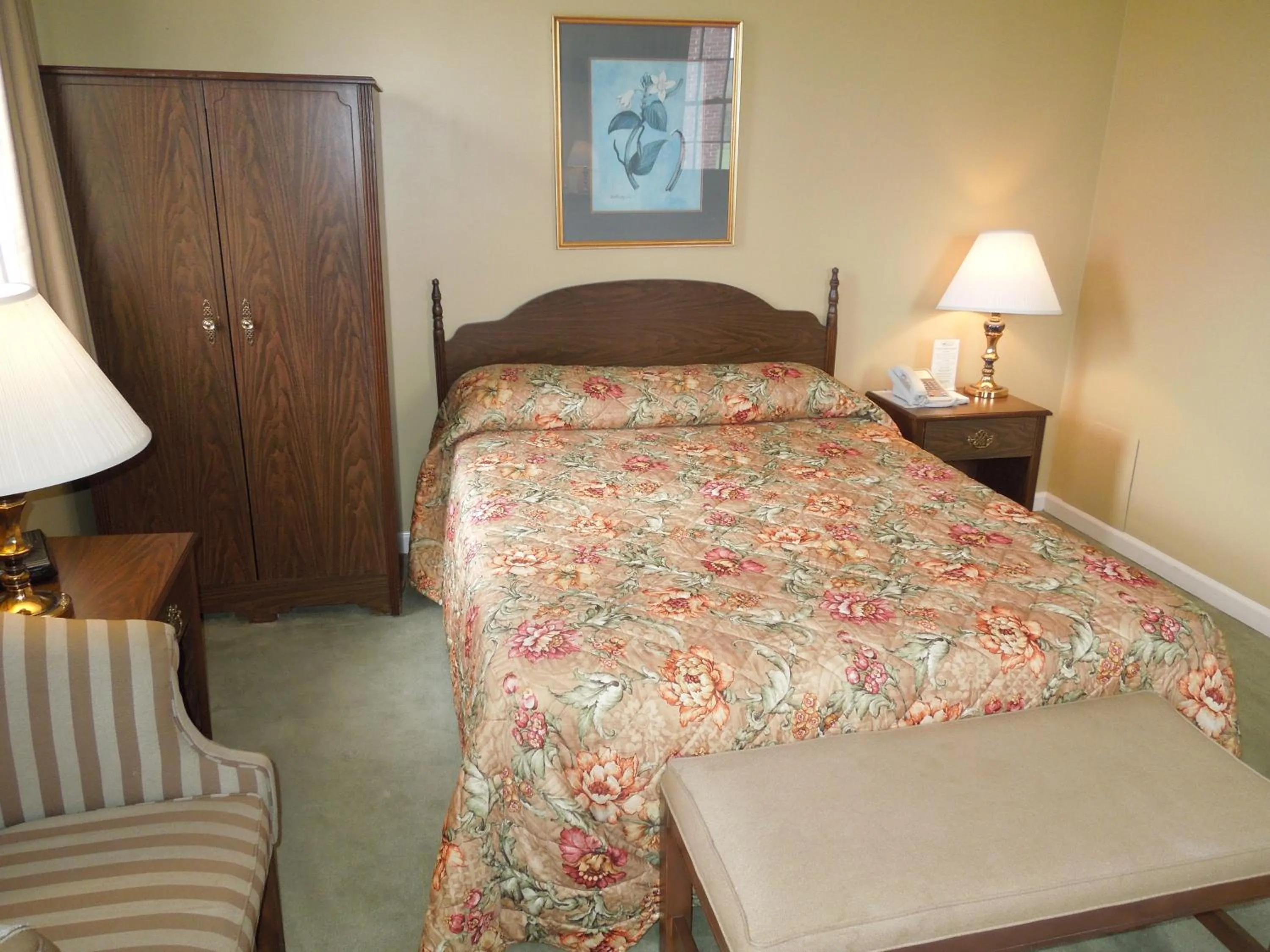 Bedroom, Bed in Bridges Guest Quarters