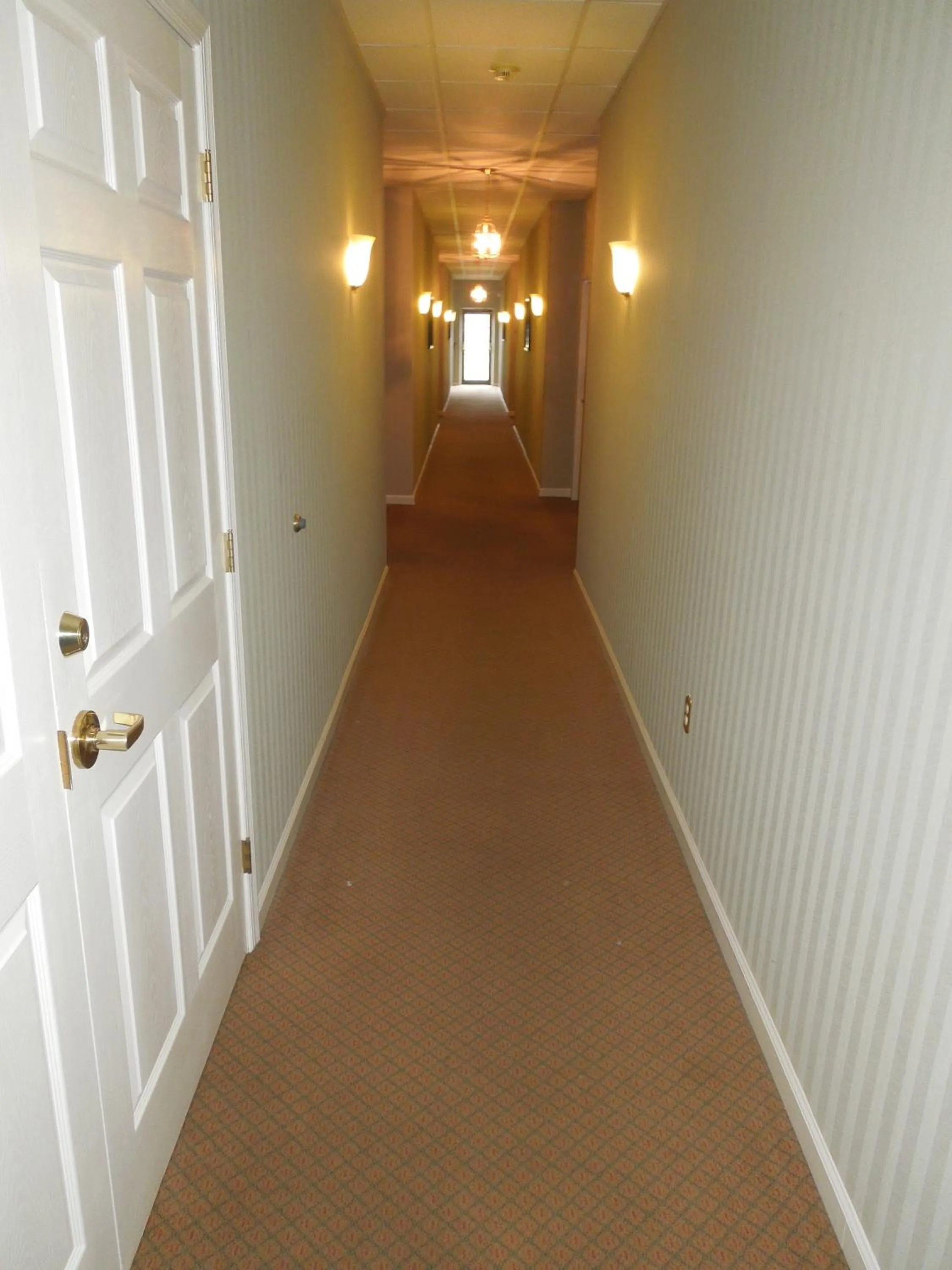 Facade/entrance in Bridges Guest Quarters