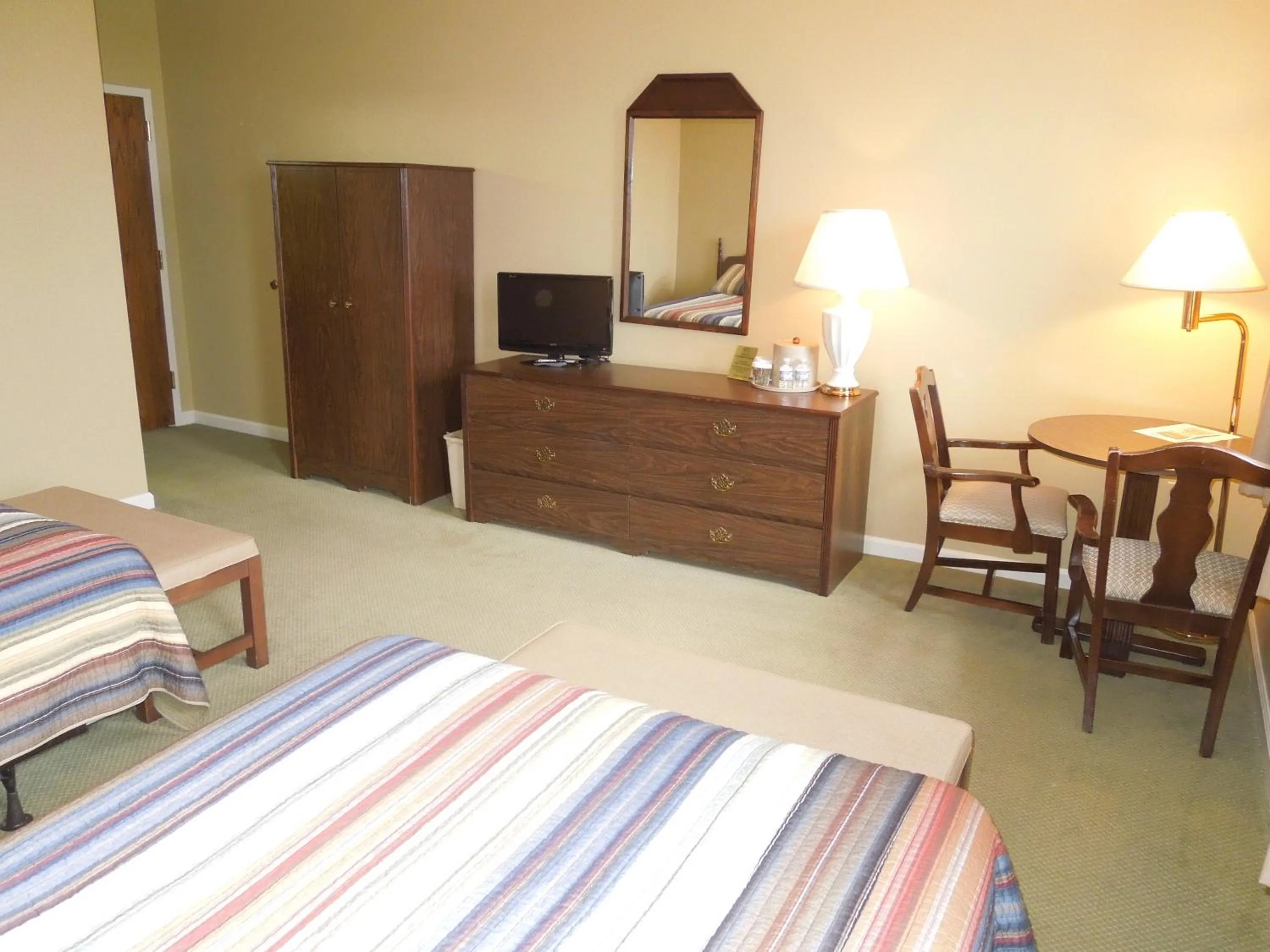 Bedroom, Bed in Bridges Guest Quarters