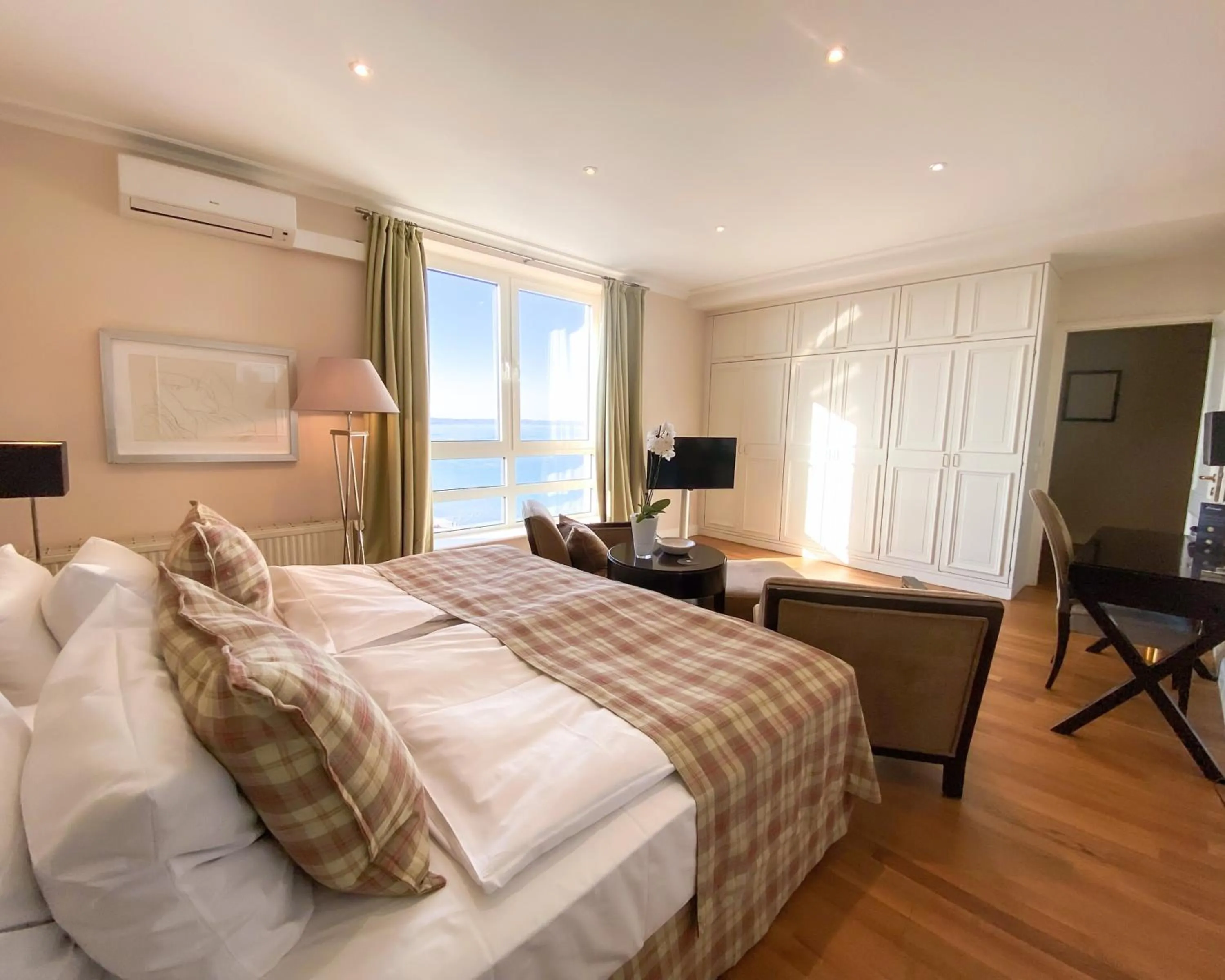 Bed in Grand Hotel Seeschlösschen Sea Retreat & SPA