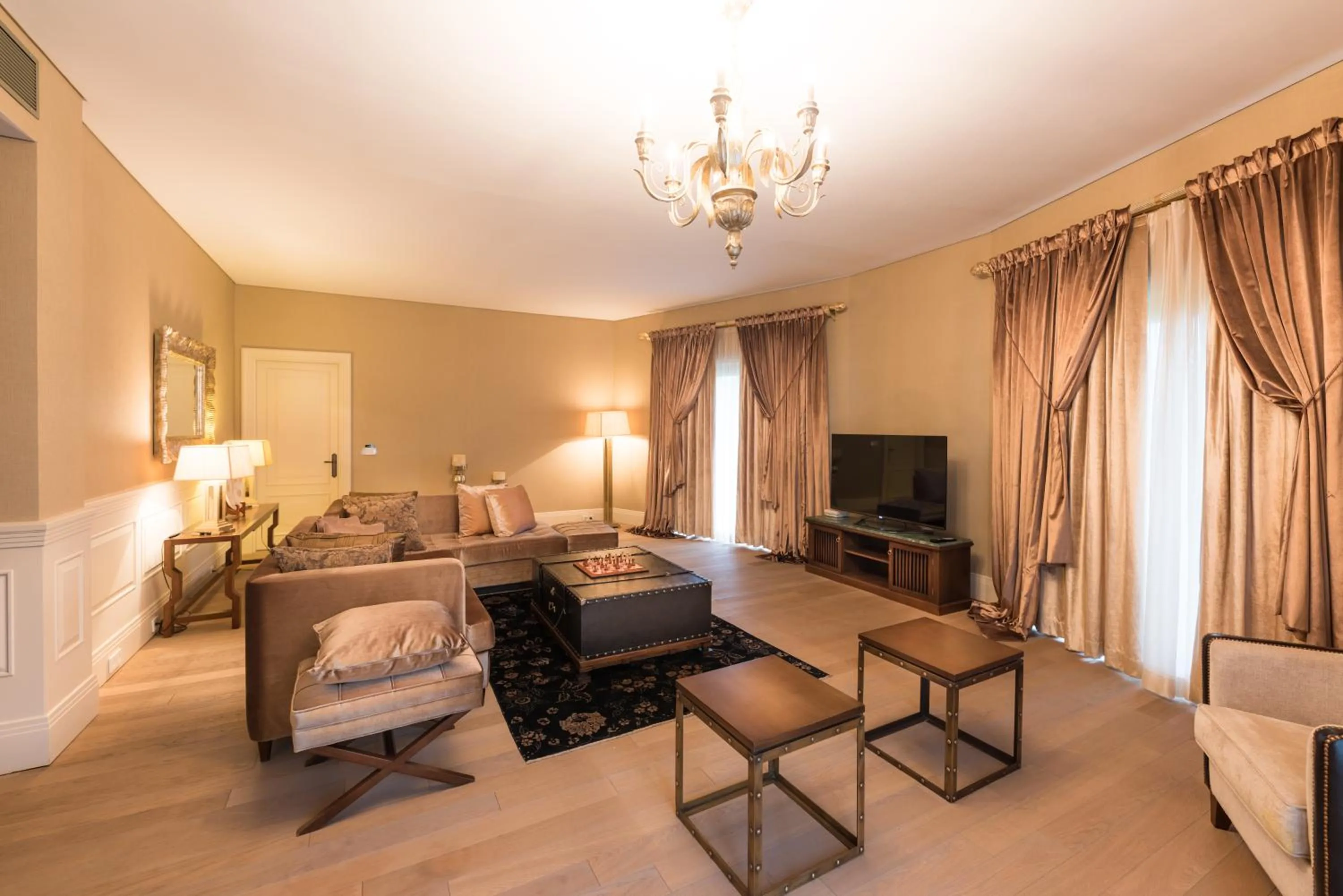 Seating area, Bed in Quba Palace Hotel & Golf Resort