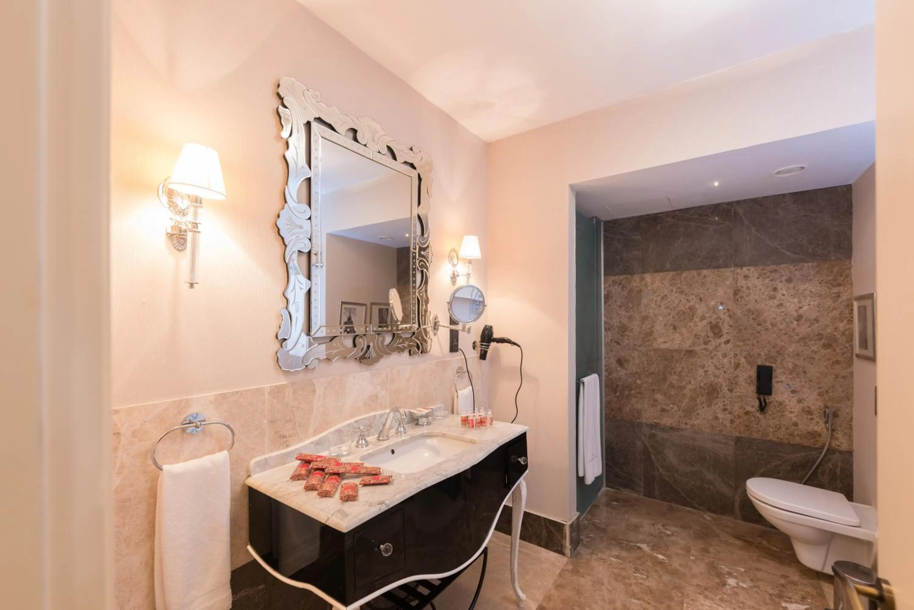 Toilet in Quba Palace Hotel & Golf Resort