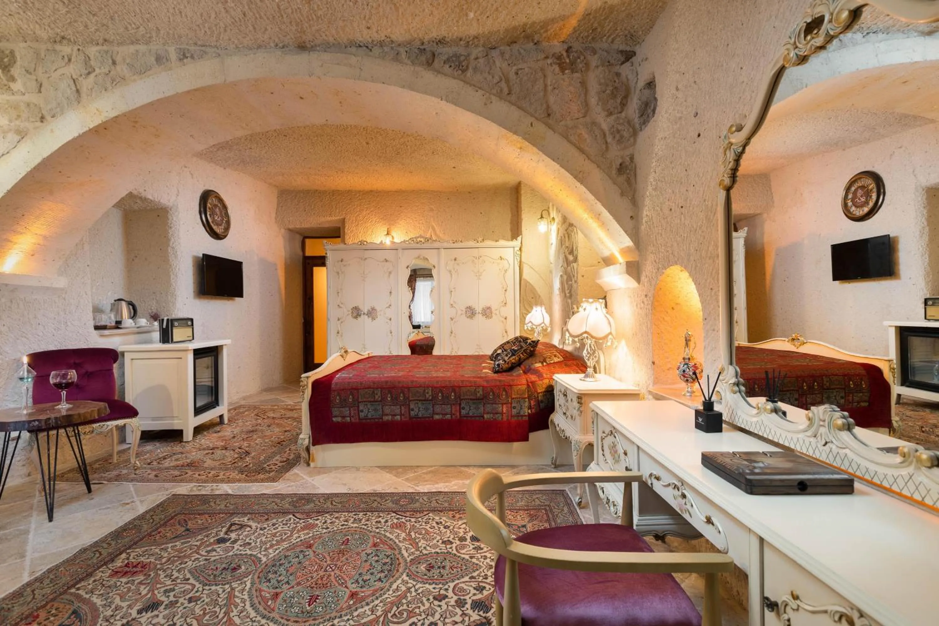 Photo of the whole room, Bed in Cappadocia Acer Cave Hotel
