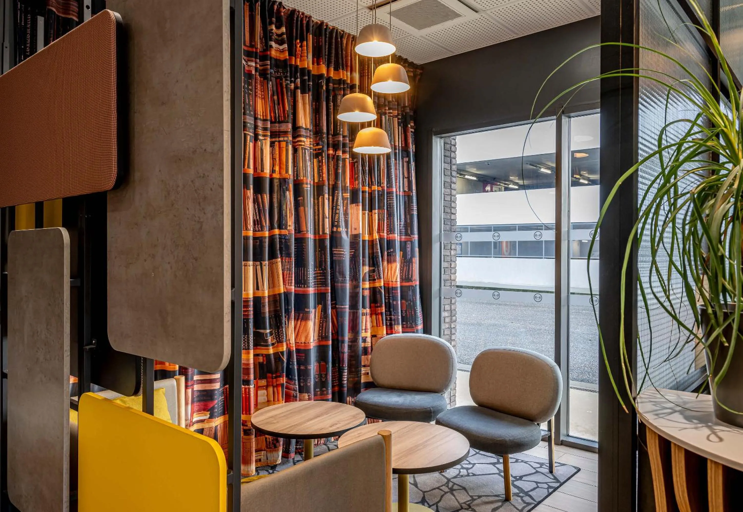 Living room in B&B HOTEL Bordeaux Bassins à flot