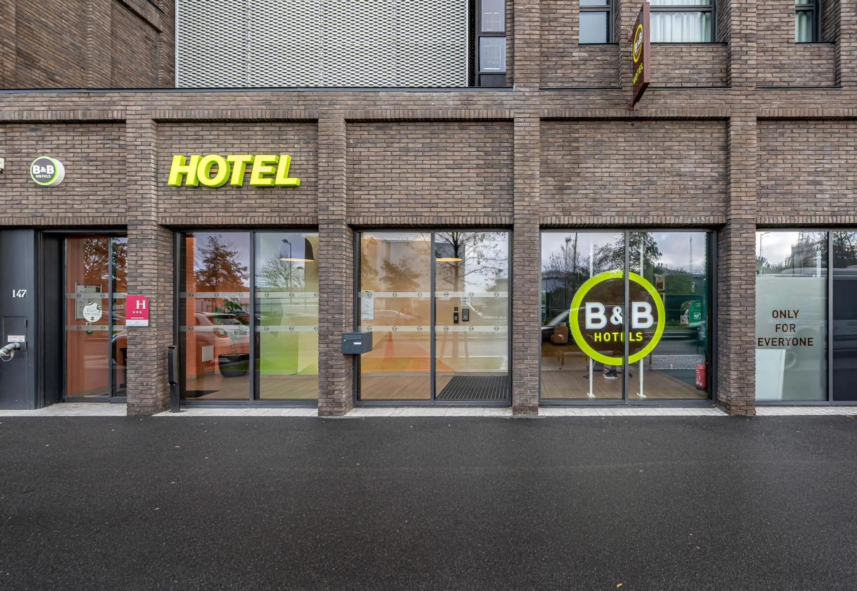 Property logo or sign in B&B HOTEL Bordeaux Bassins à flot