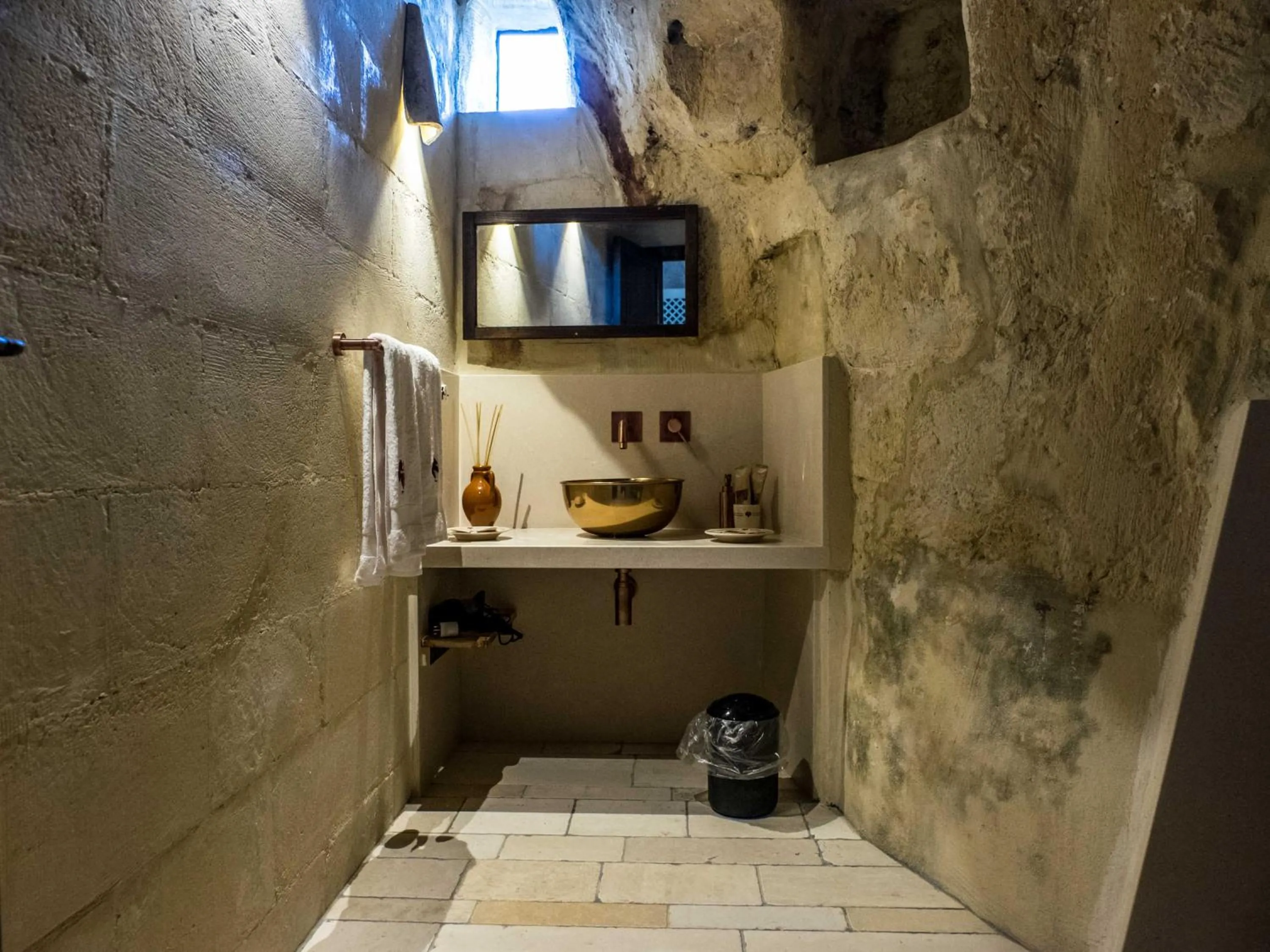 Bathroom in ENOTRIO Barisano