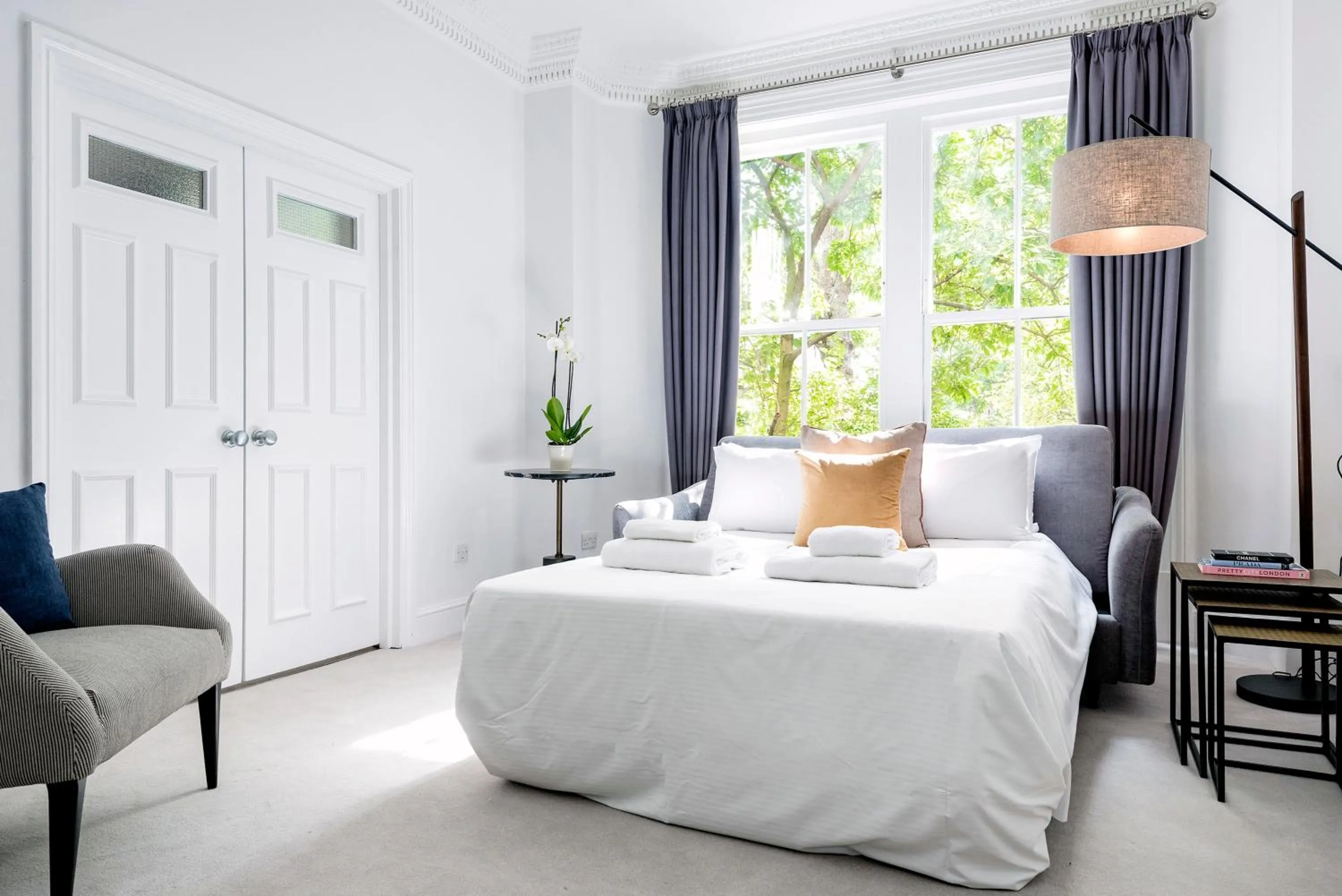 Bed in 3 Sloane Gardens