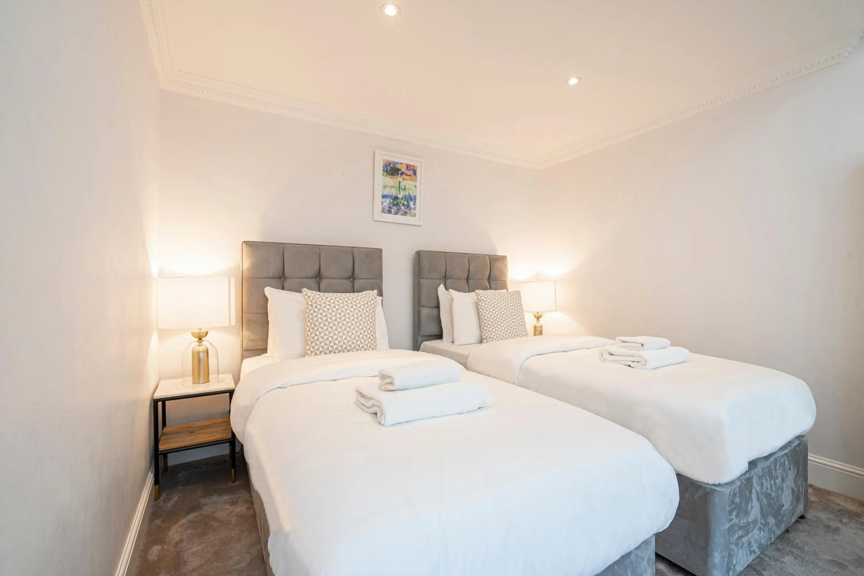 Bedroom, Bed in 3 Sloane Gardens