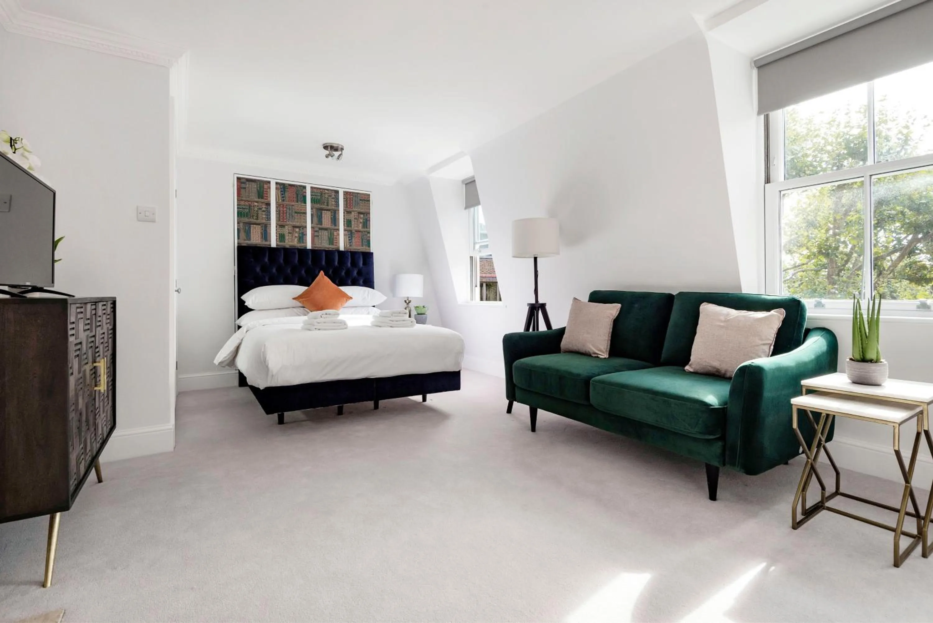 Living room, Bed in 3 Sloane Gardens