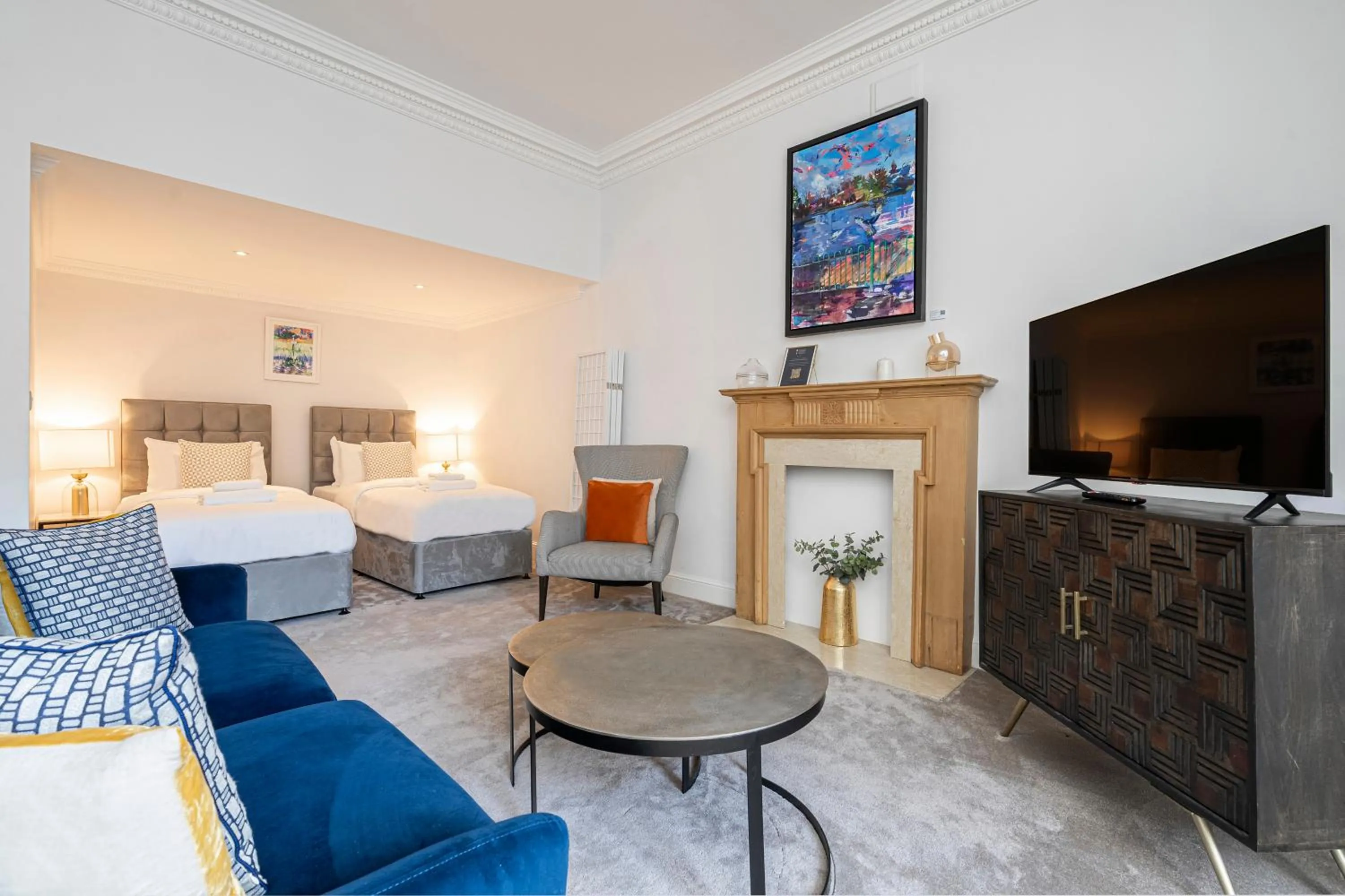 Bedroom, Bed in 3 Sloane Gardens