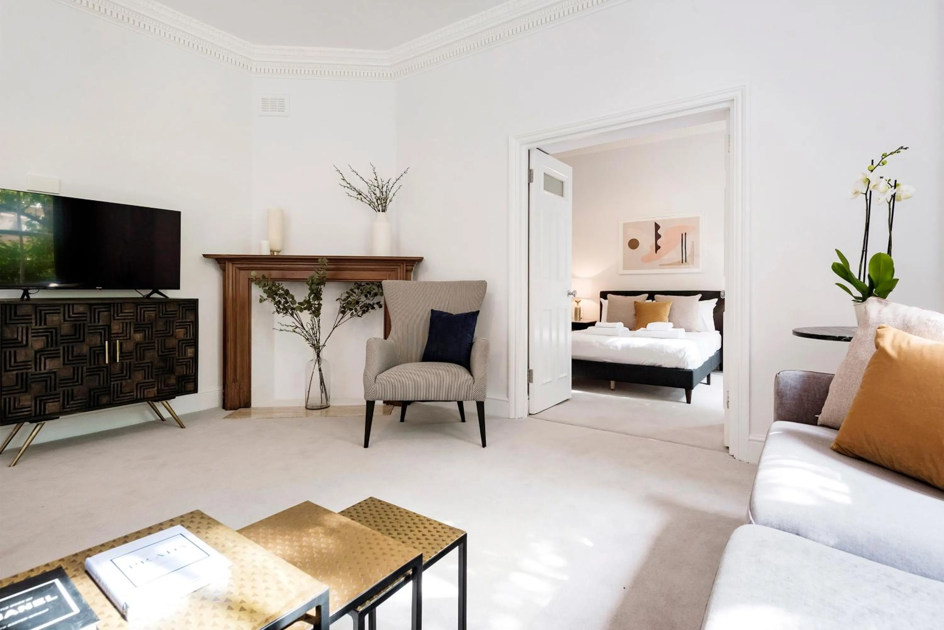 Bedroom, Bed in 3 Sloane Gardens