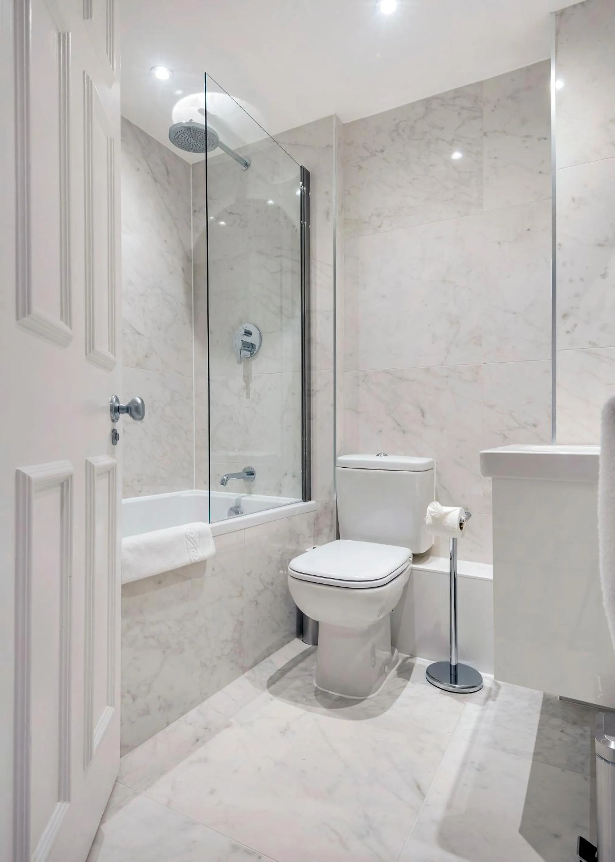 Bathroom in 3 Sloane Gardens