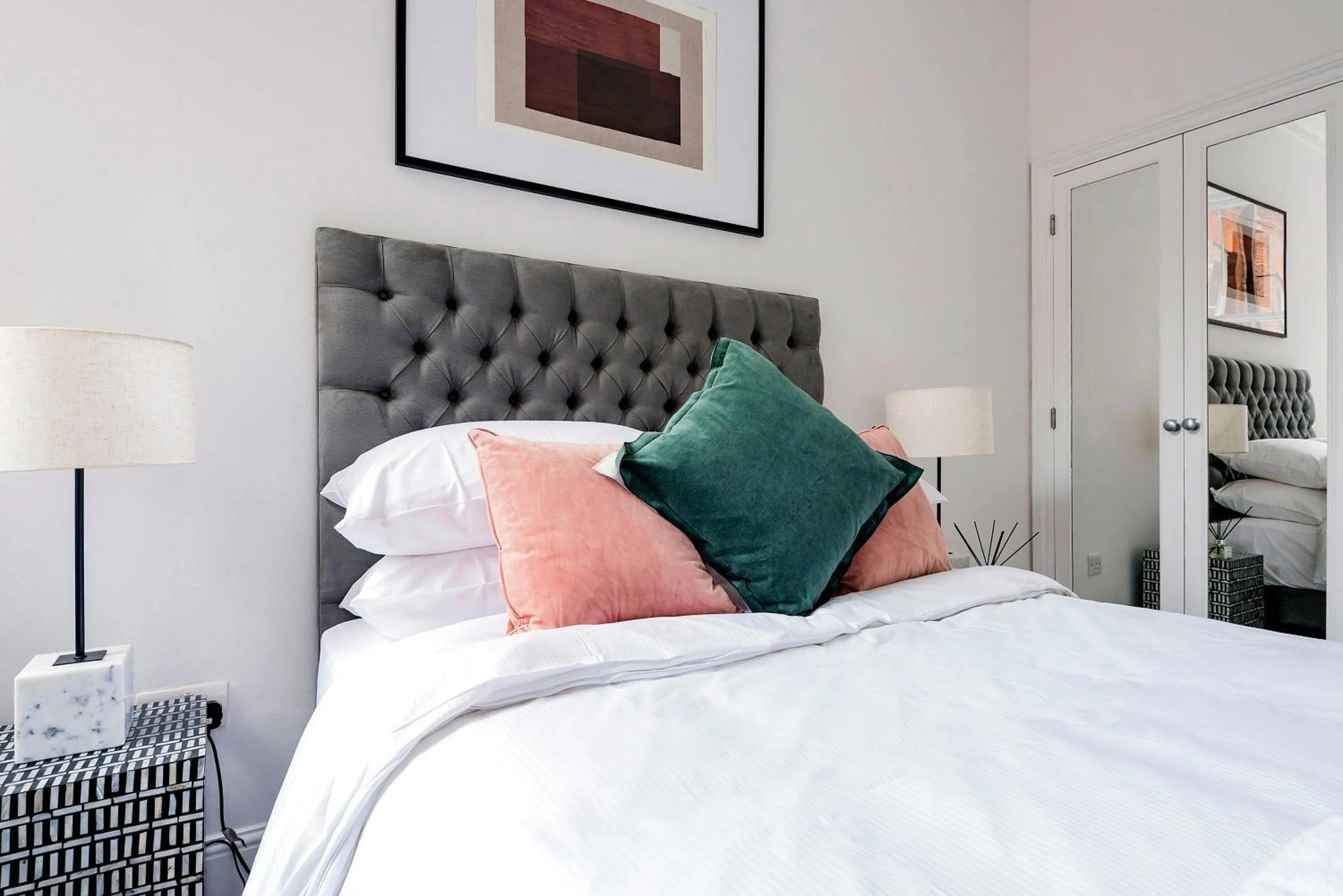 Bed in 3 Sloane Gardens