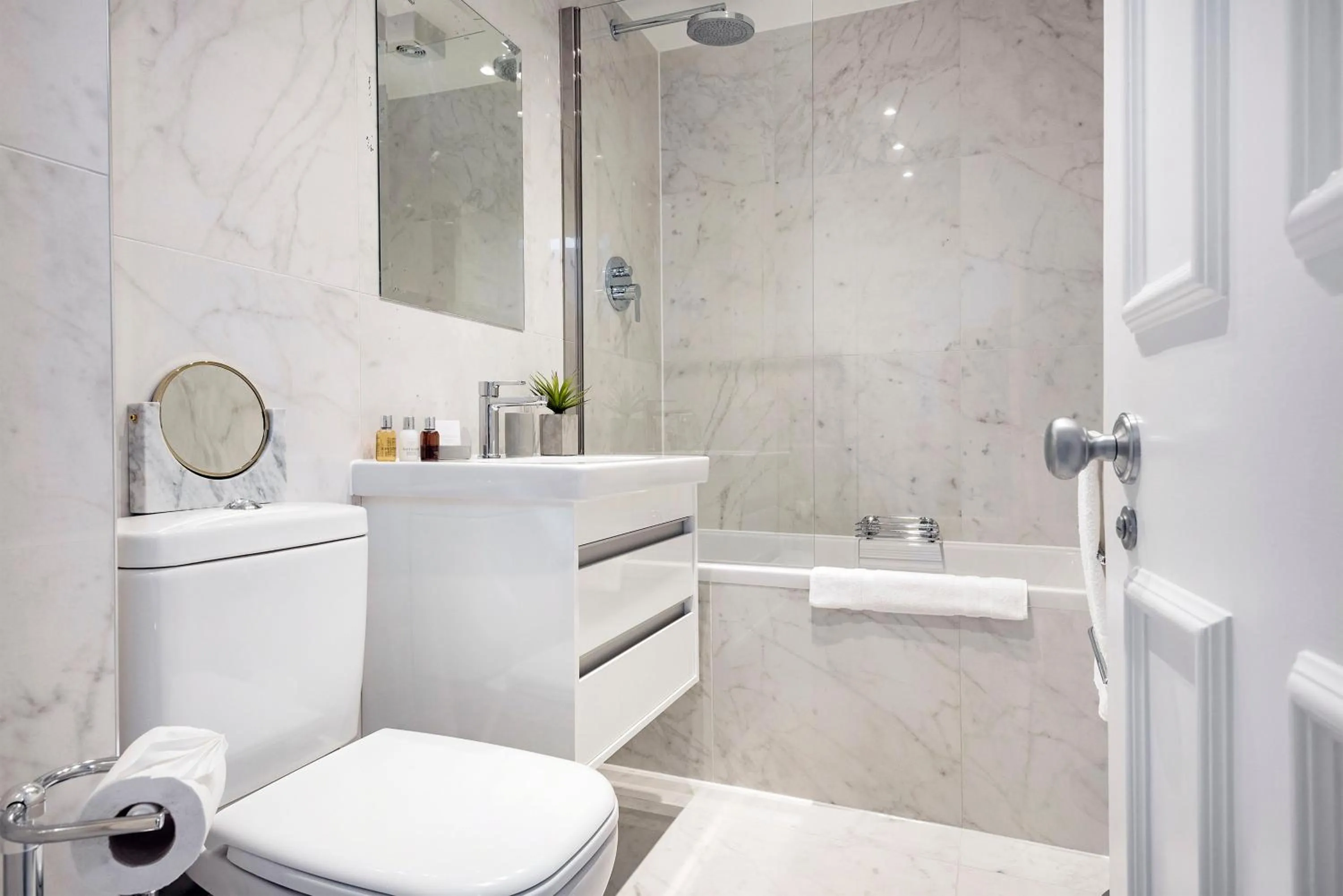 Bathroom in 3 Sloane Gardens