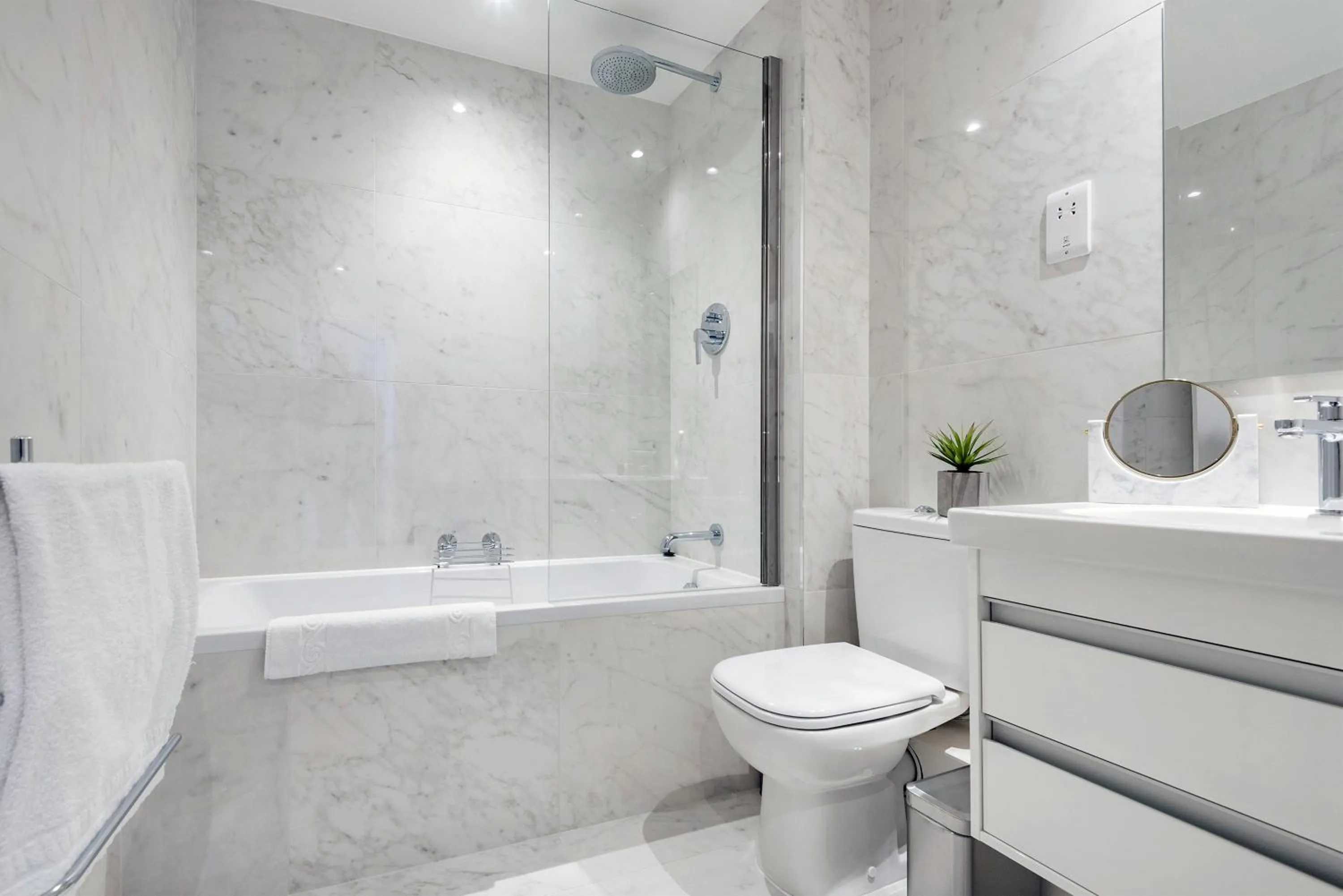 Bathroom in 3 Sloane Gardens