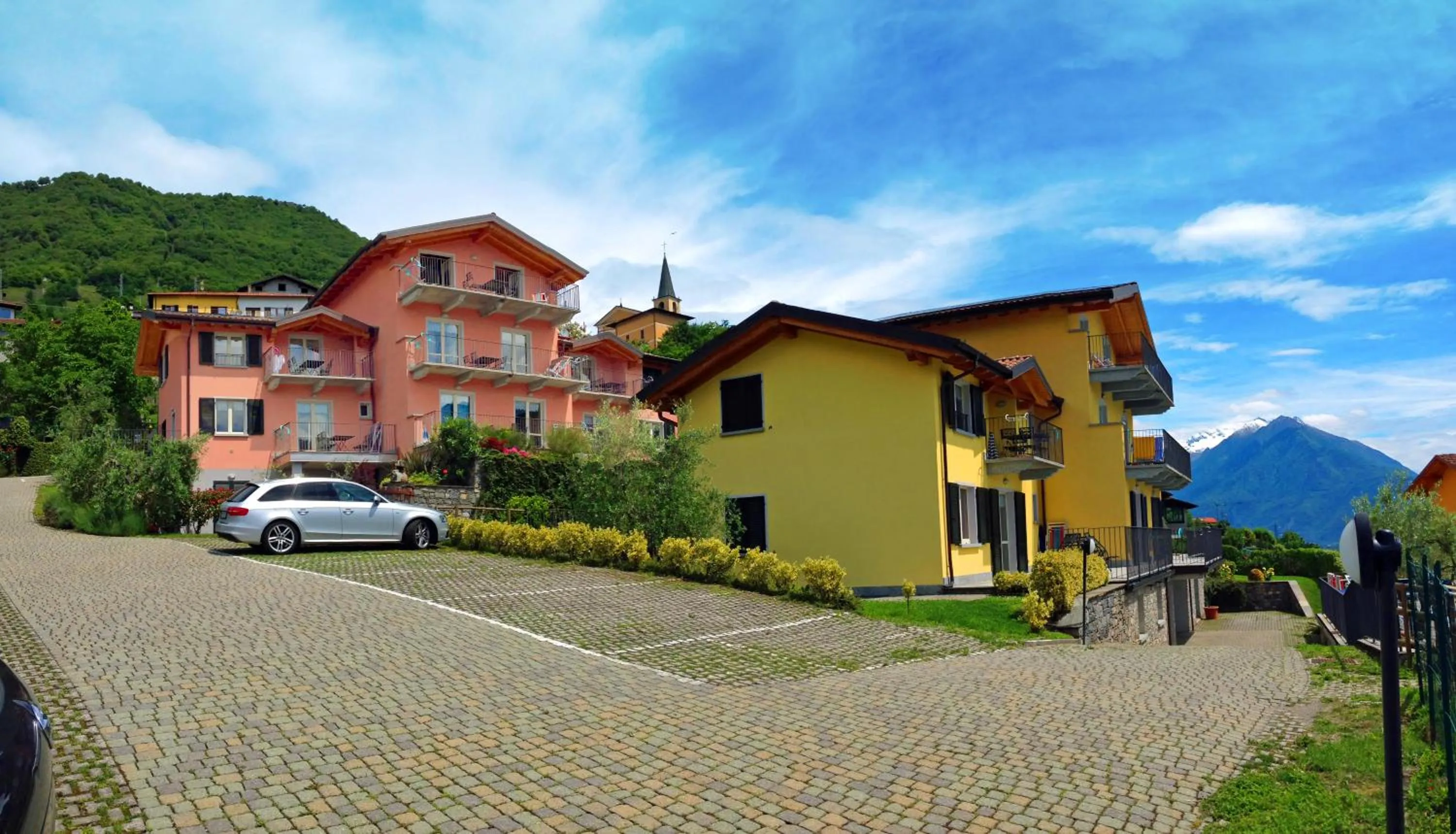 Facade/entrance in Residence La Collina