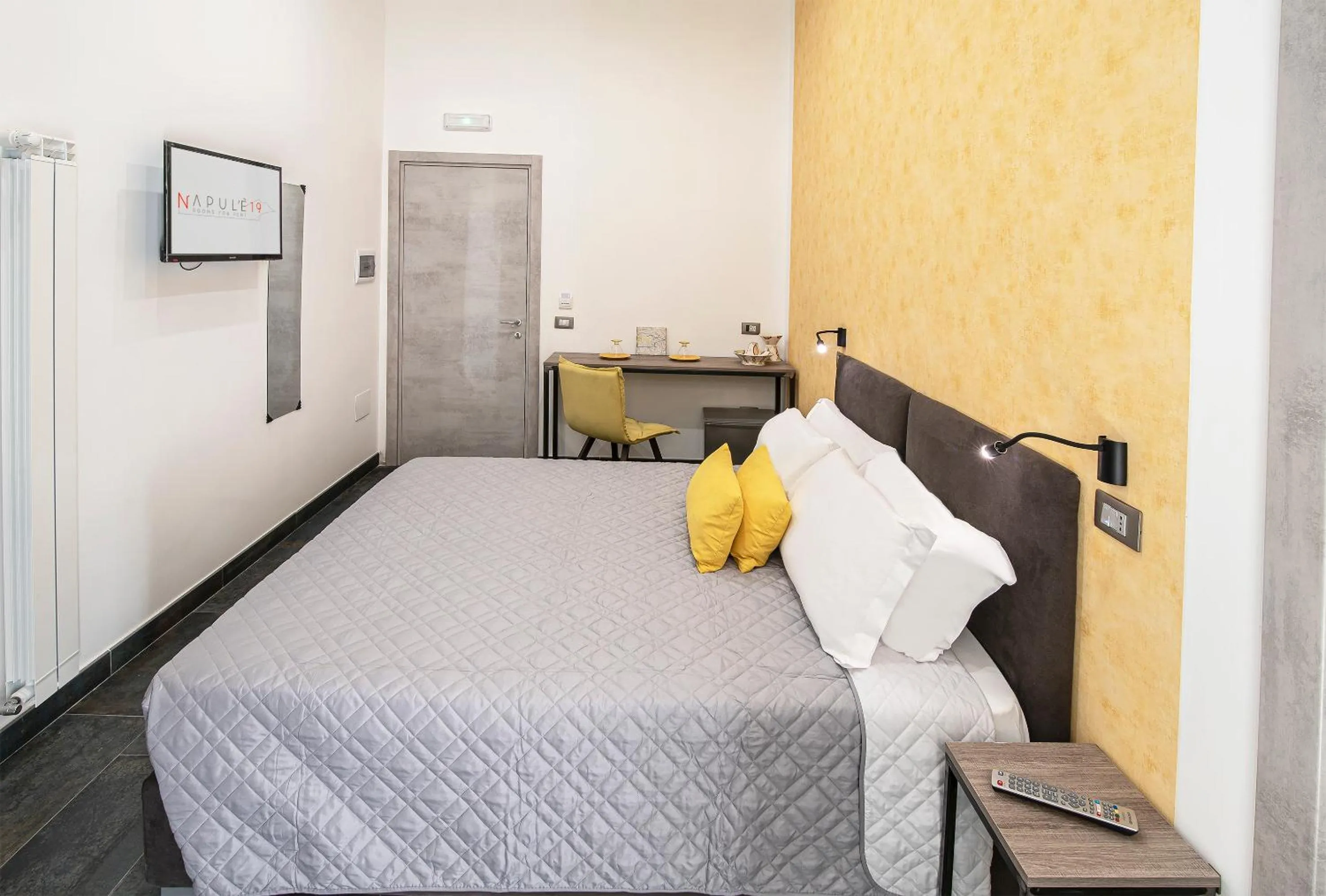 Photo of the whole room, Bed in Napul'è 19