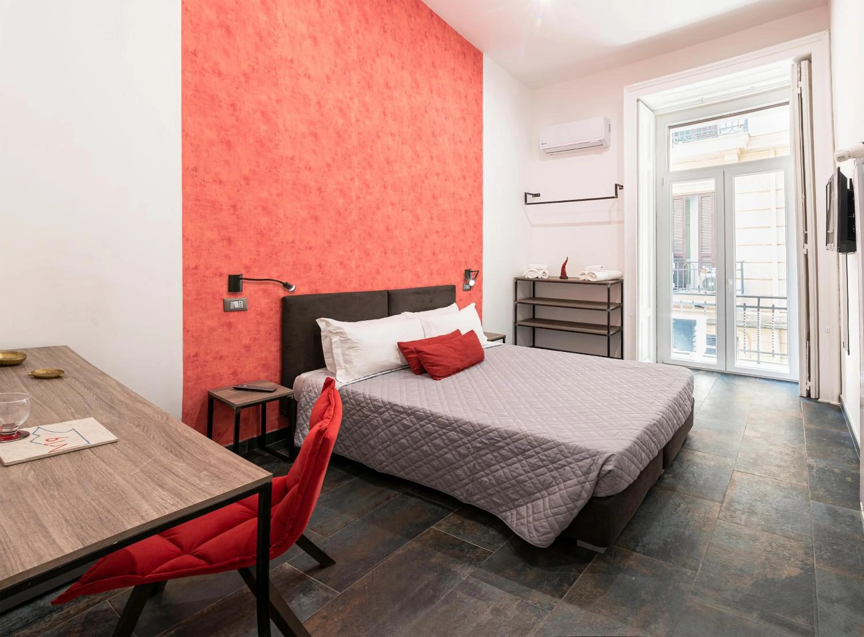 Photo of the whole room, Bed in Napul'è 19