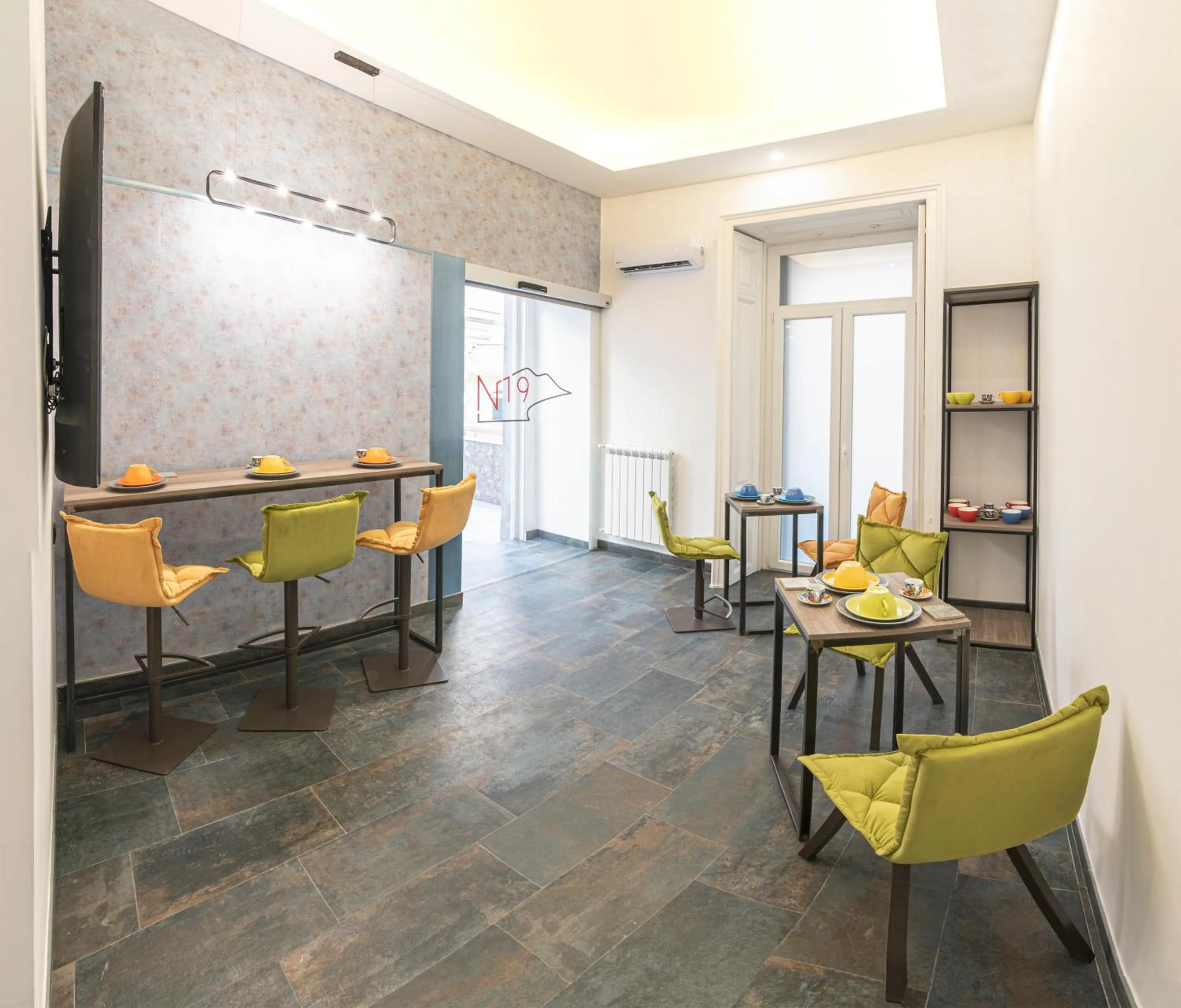 Communal lounge/ TV room in Napul'è 19