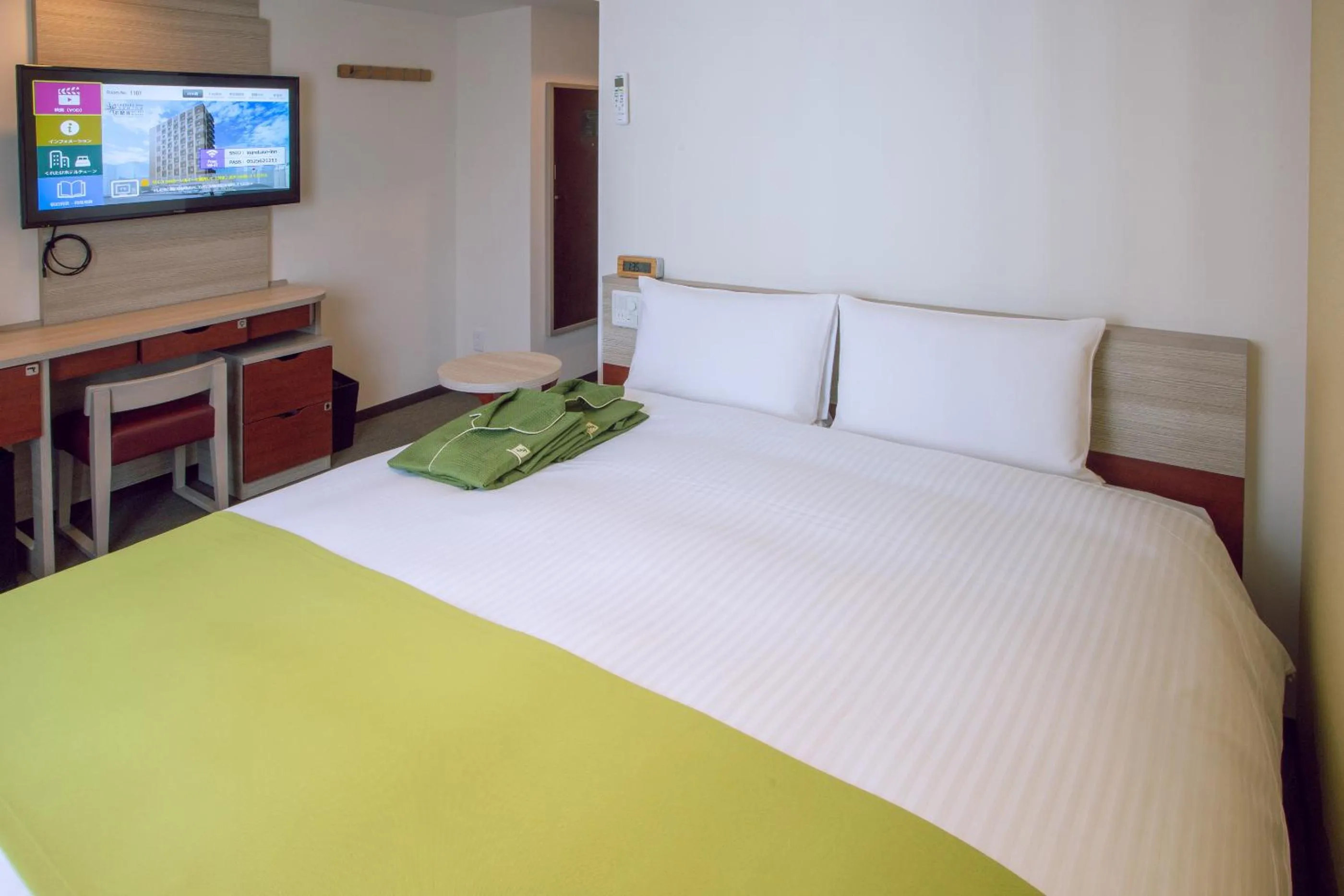 Bed in Kuretake Inn Premium Meieki minami