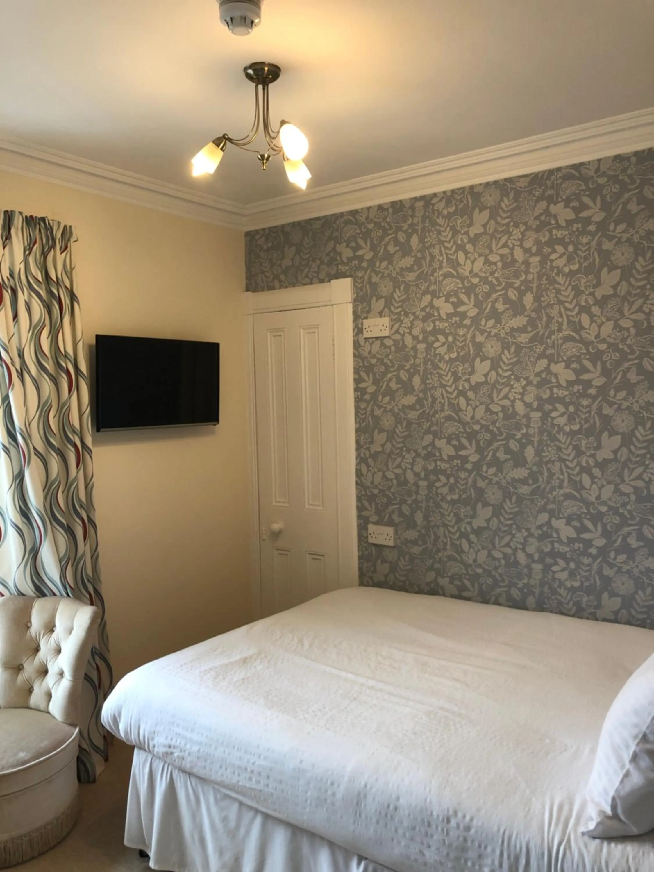 Bed in The Aberdeen Arms Hotel