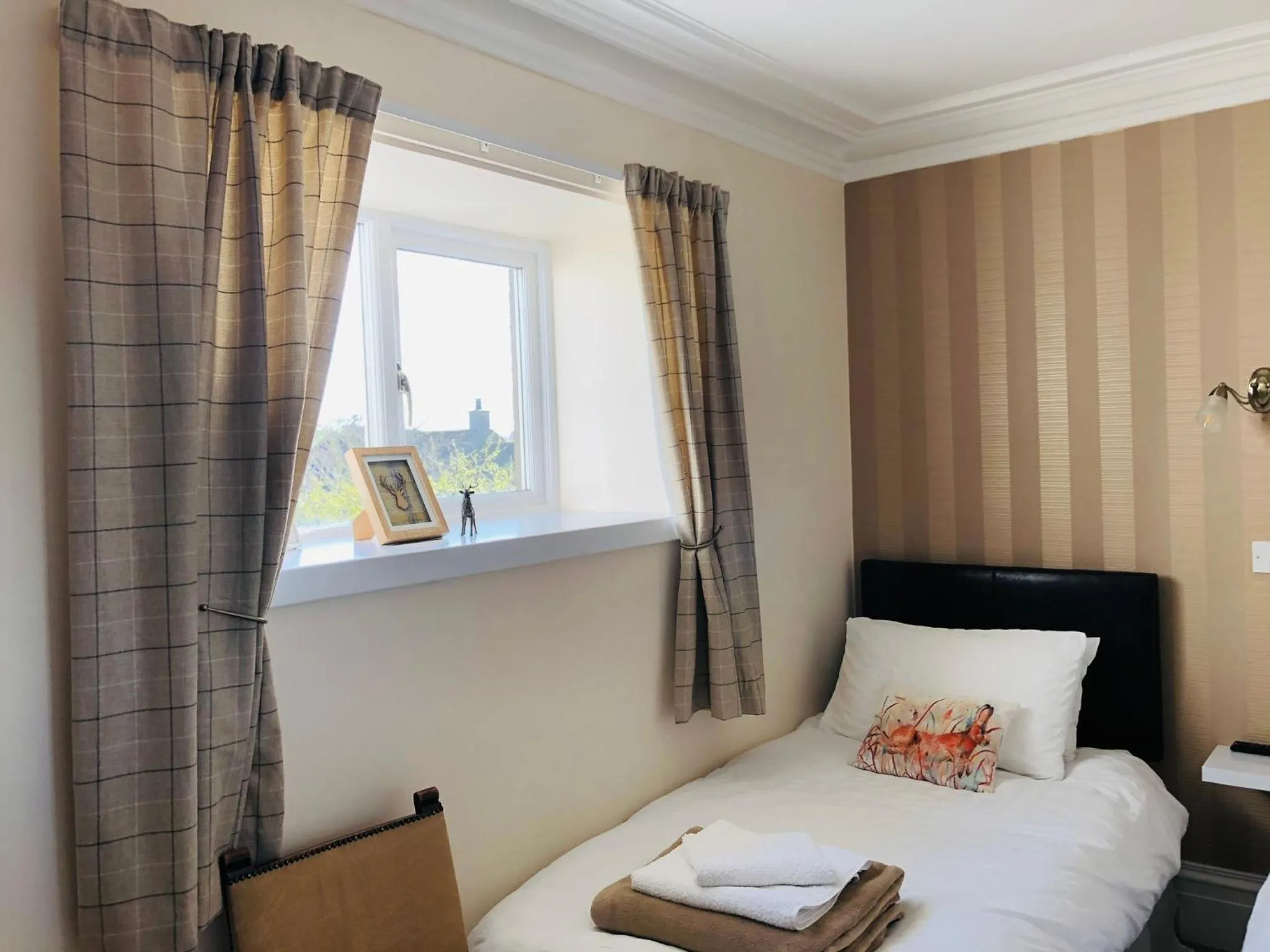 Bed in The Aberdeen Arms Hotel