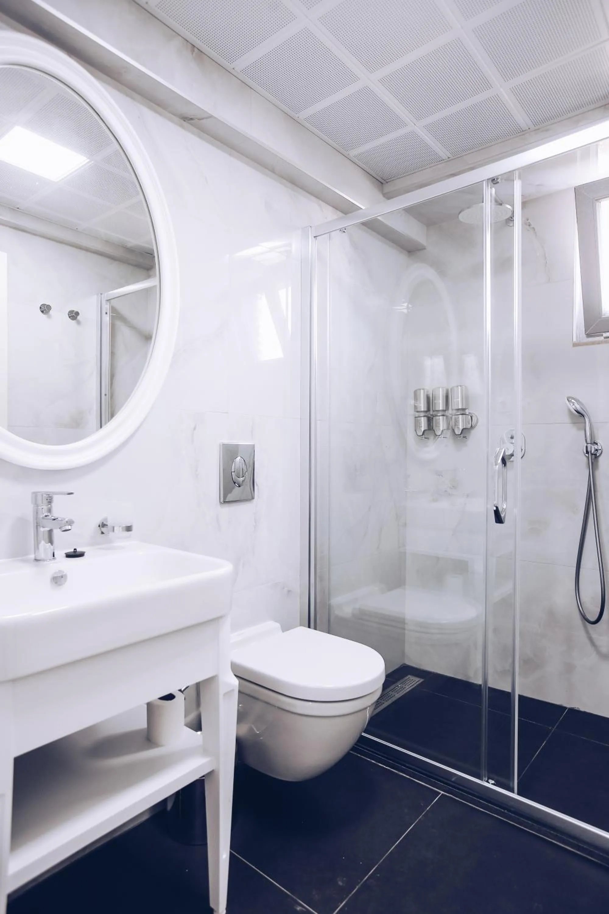 Bathroom in Princess Kinli Suites Hotel