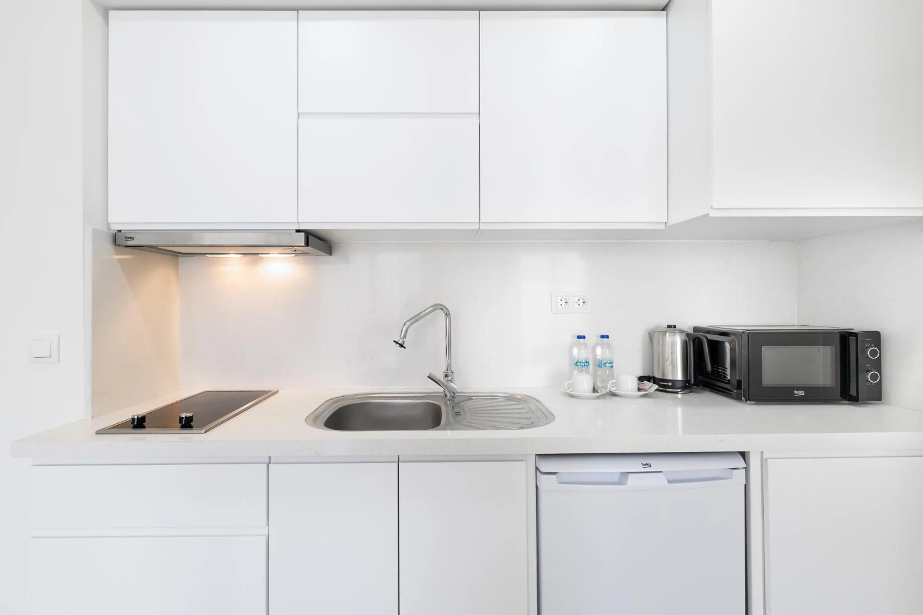 Communal kitchen in Princess Kinli Suites Hotel