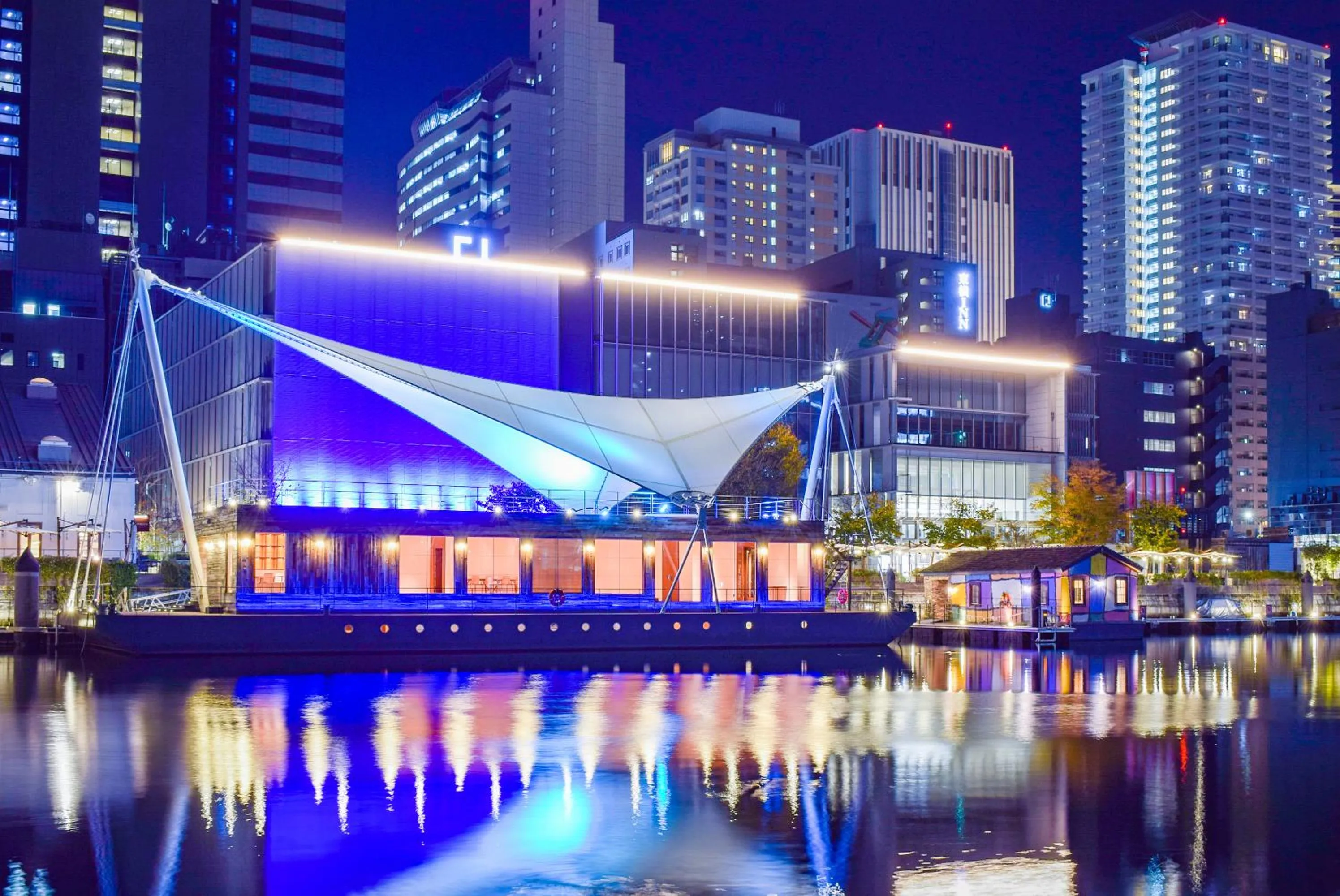 Property building in PETALS TOKYO - Floating Hotel