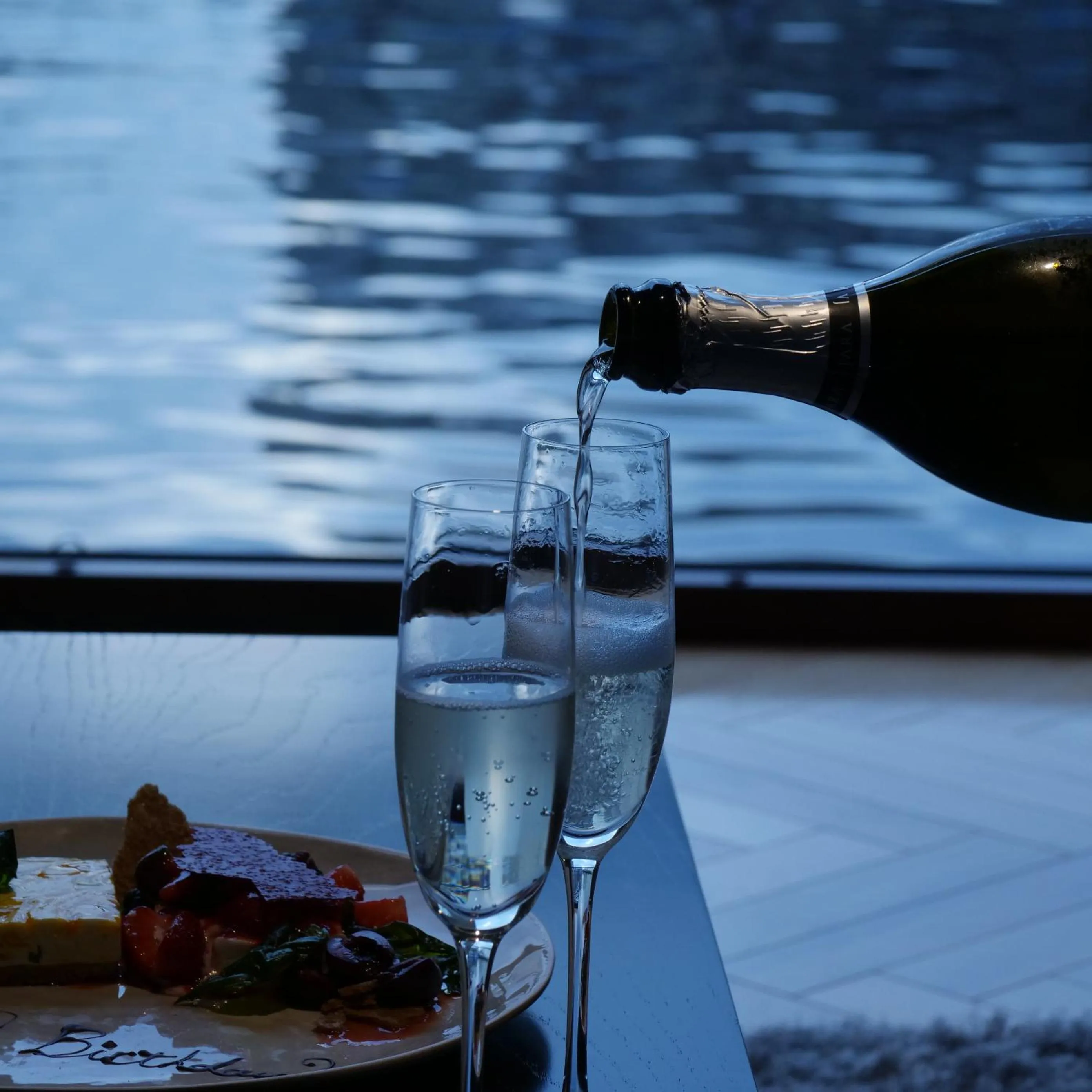 Drinks in PETALS TOKYO - Floating Hotel