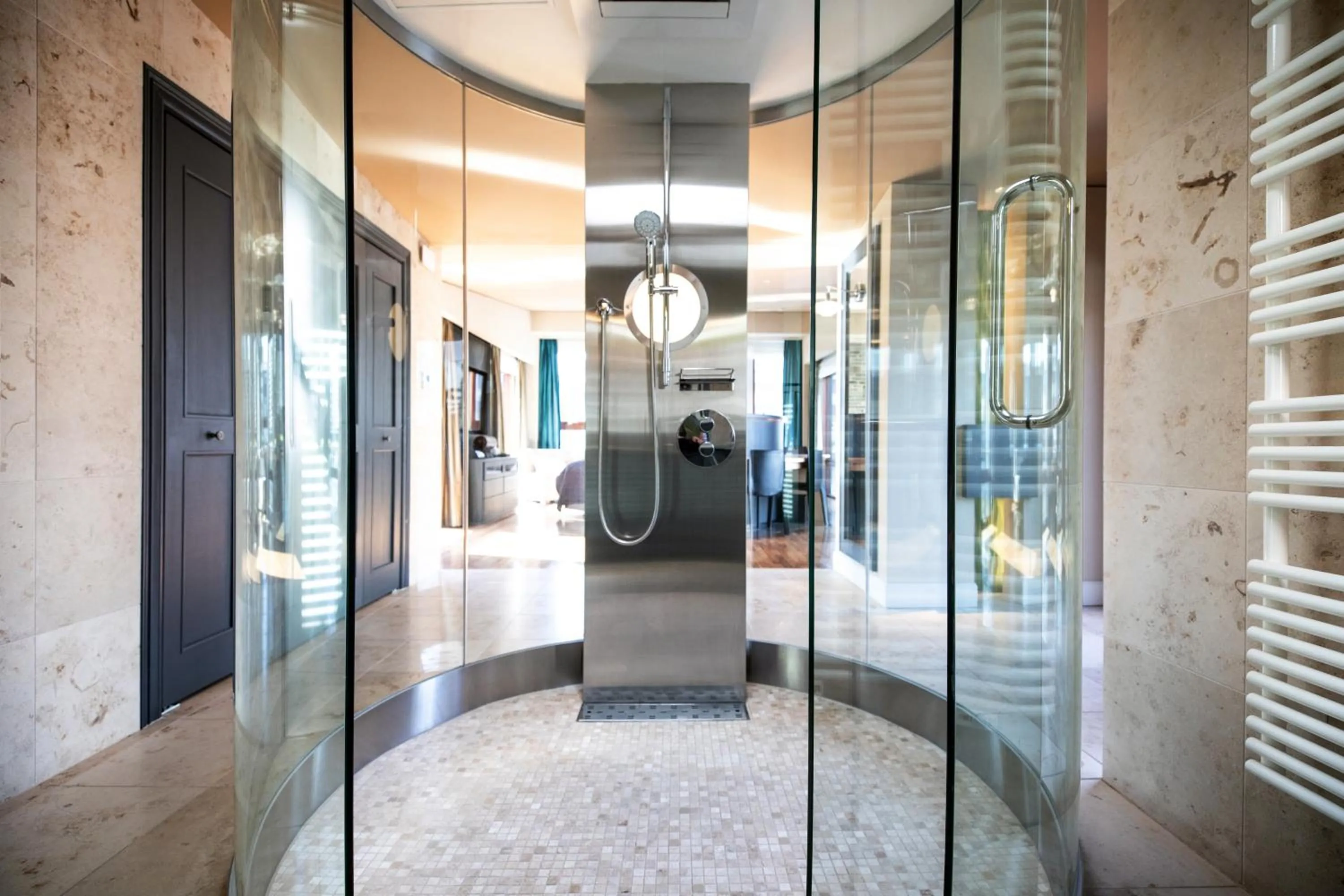 Shower in PETALS TOKYO - Floating Hotel