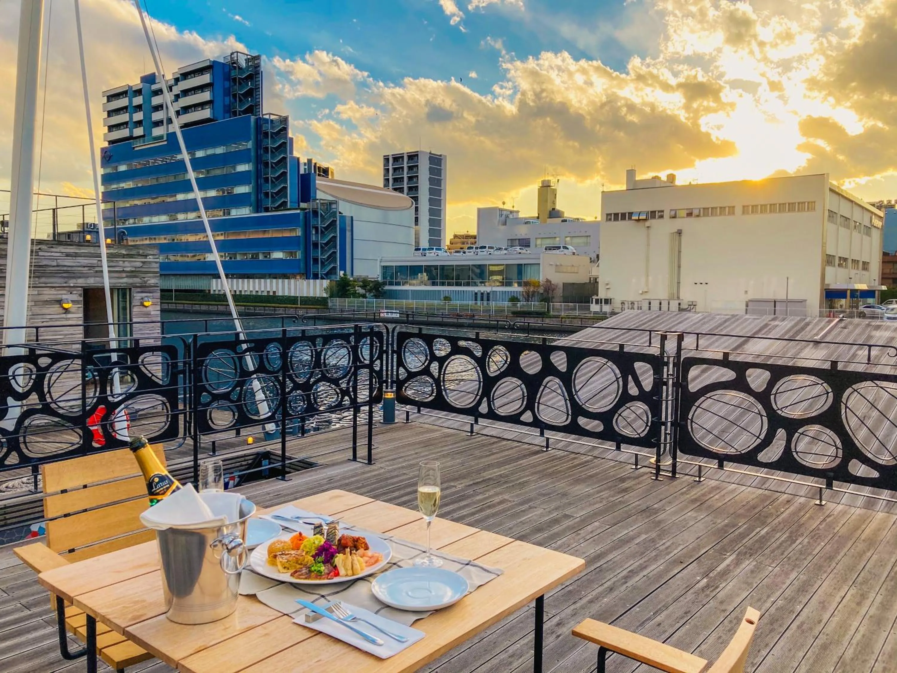 Day in PETALS TOKYO - Floating Hotel