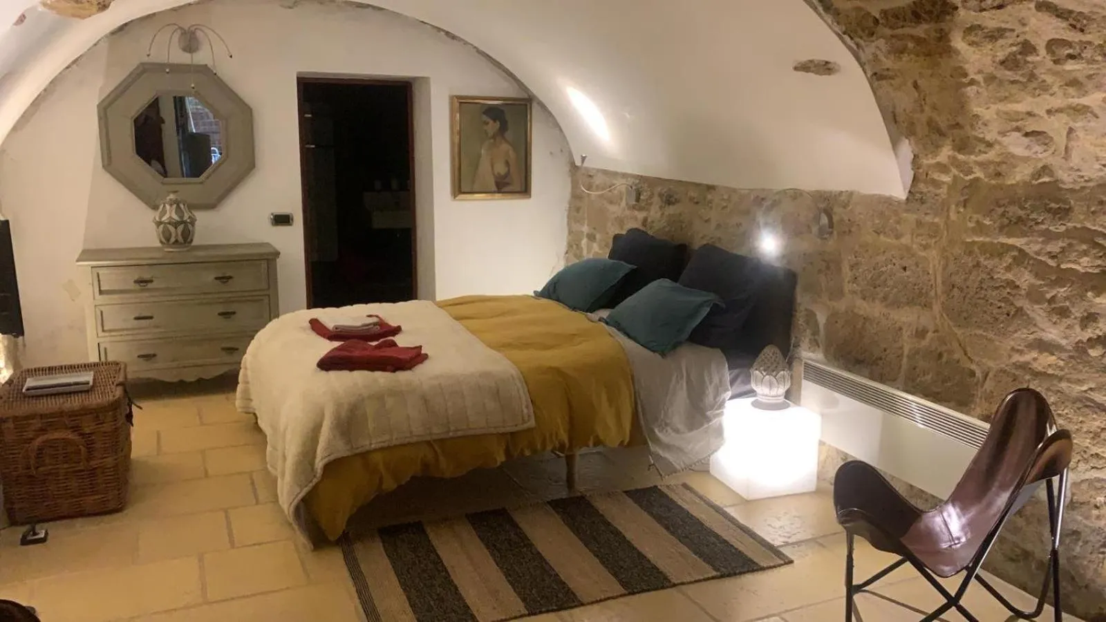 la villageoise, chambre troglodyte pitoresque au cœur du village